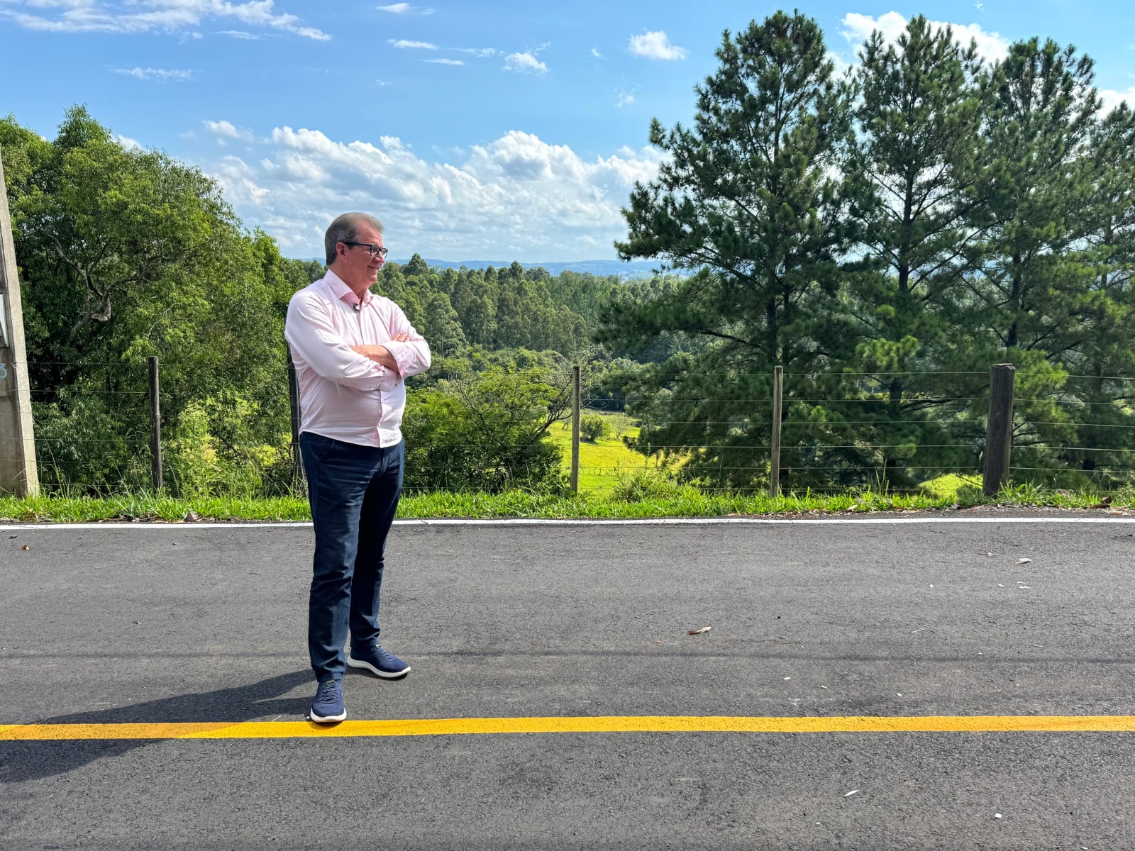 Delmar Backes realiza visita a capeamento asfáltico da Estrada Picada Francesa em Taquara