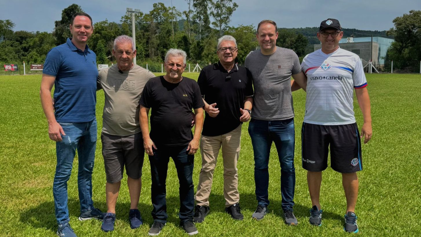 Rolante sedia a 6ª Copa de Futebol Pequeno Gigante com 2 mil jovens atletas