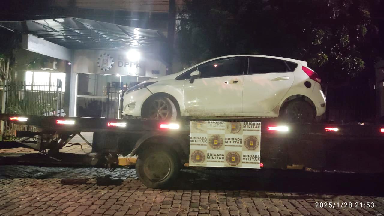 Brigada Militar prende dois indivíduos e apreende menor em Taquara