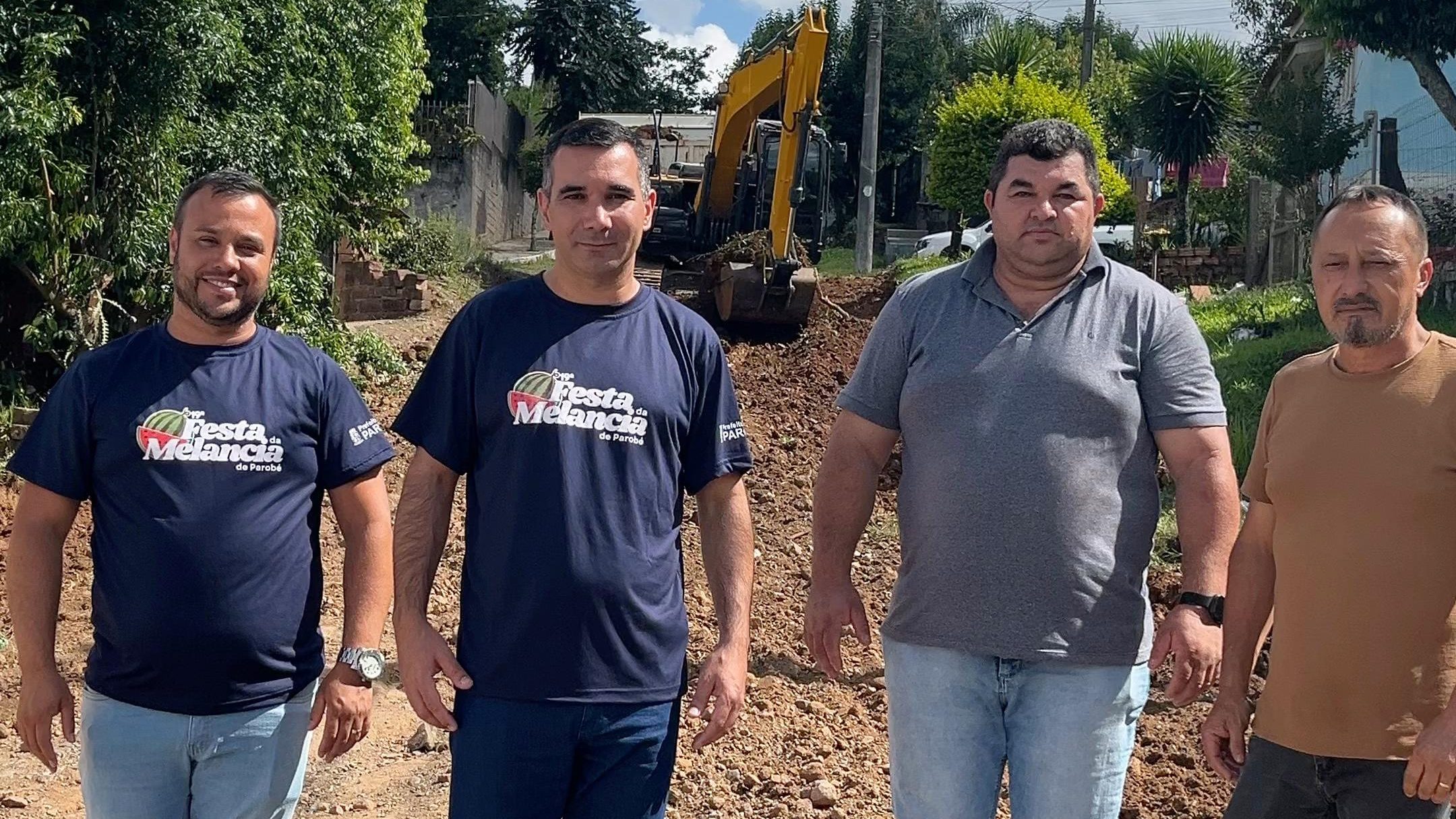 Prefeito Gilberto Gomes acompanha obras de pavimentação em Parobé