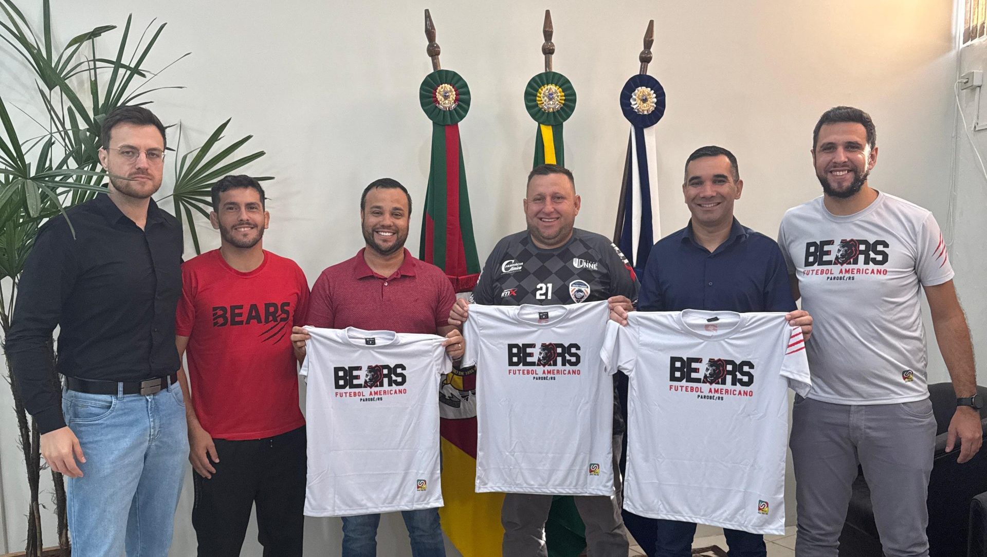 Parobé discute apoio ao futebol americano com os Bears e planeja novas ações esportivas