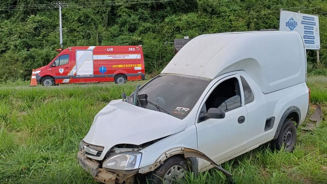 Colisão entre veículos na ERS-115 mobiliza Corpo de Bombeiros Voluntários de Igrejinha