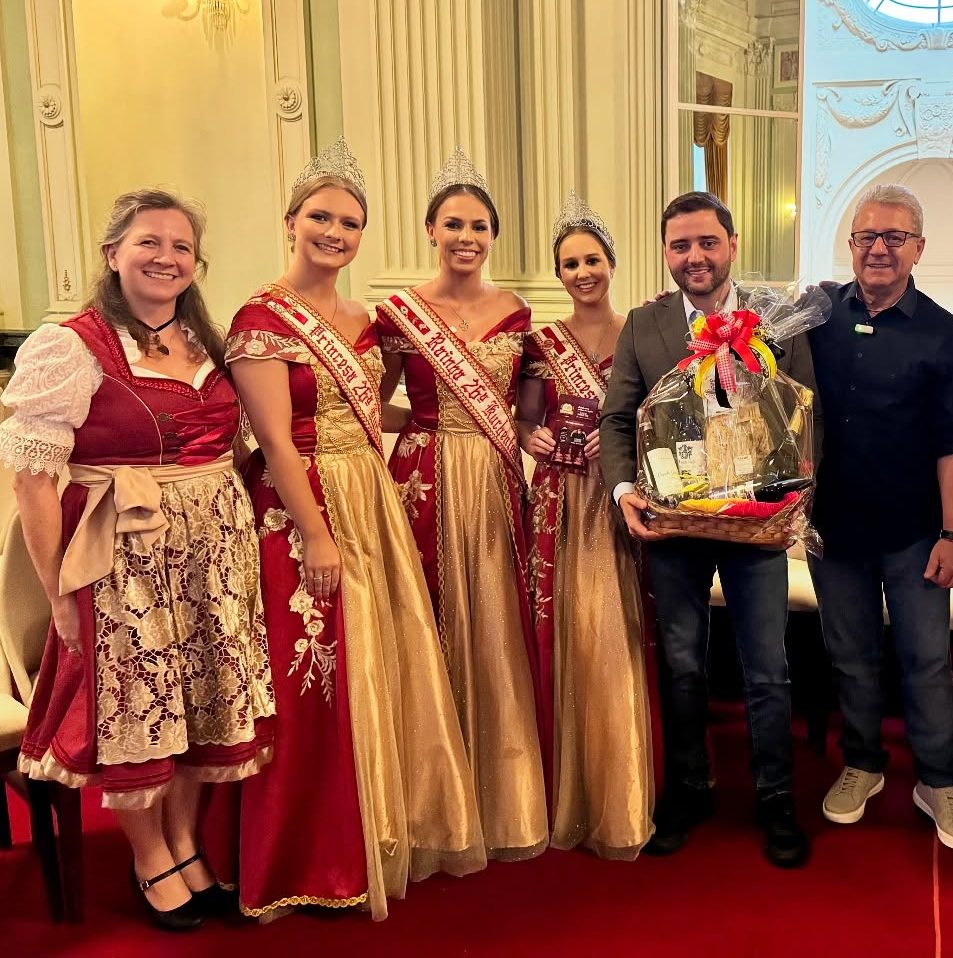 Rolante leva convite oficial da Kuchenfest ao Governo do Estado