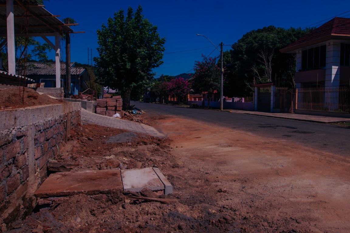 Prefeitura de Três Coroas adquire equipamento para manutenção da infraestrutura urbana