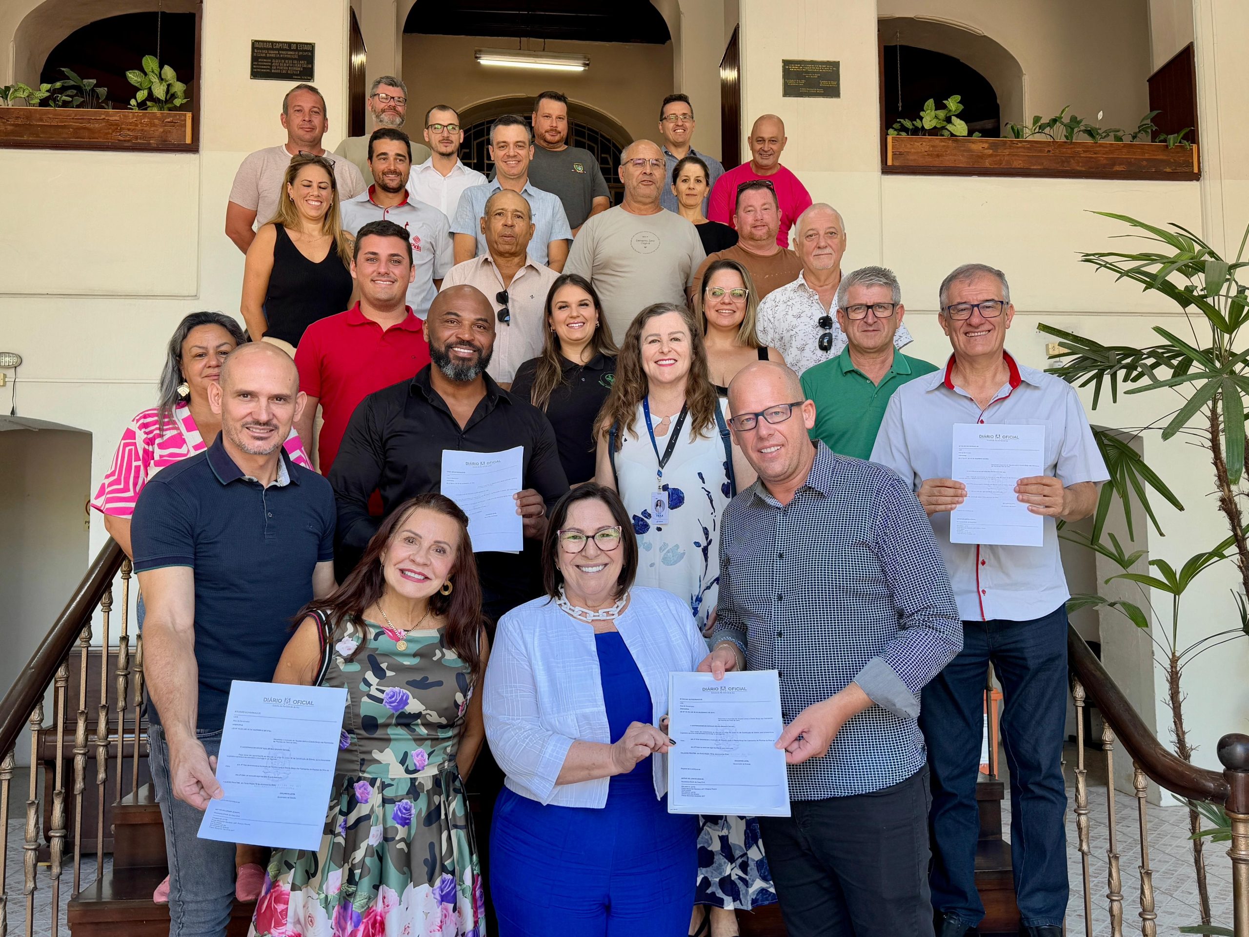 Joel entrega a Taquara o título de "Cidade berço das fabricantes de piscinas de fibra de vidro"
