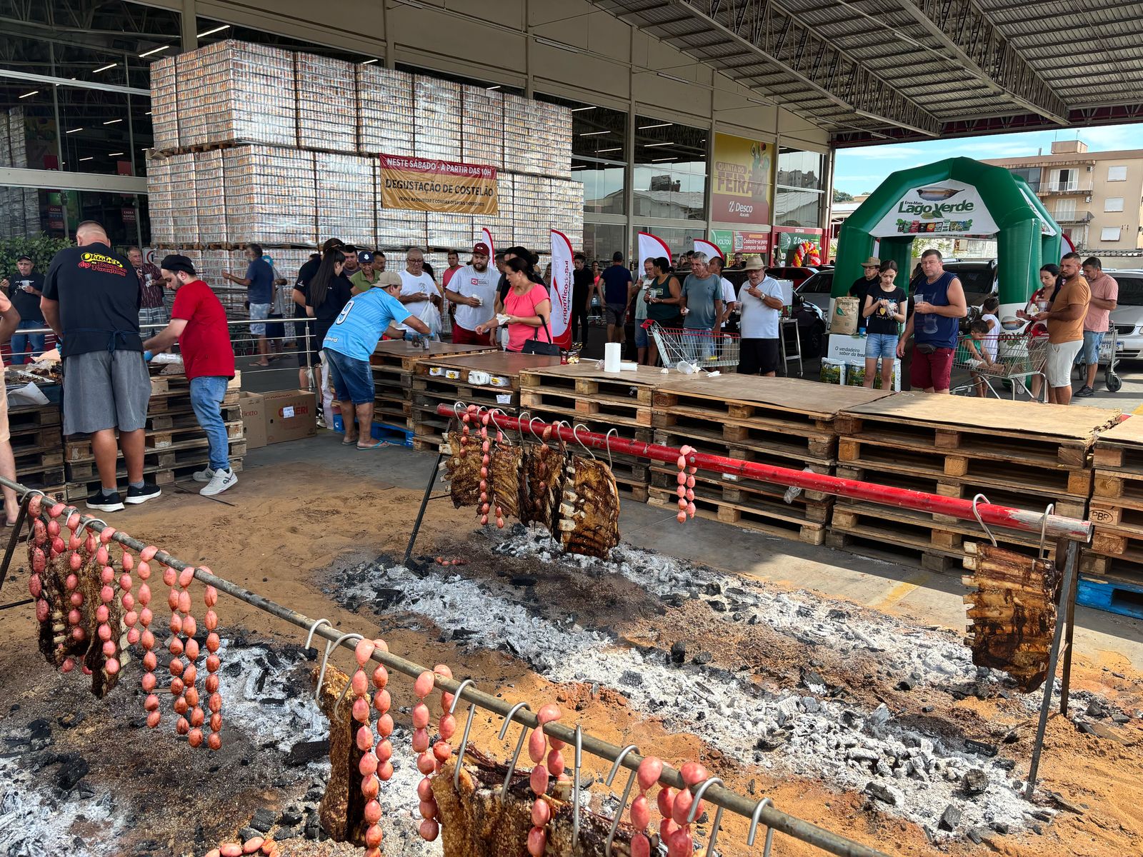 Desco Atacado promove Costelaço com churrasco no fogo de chão