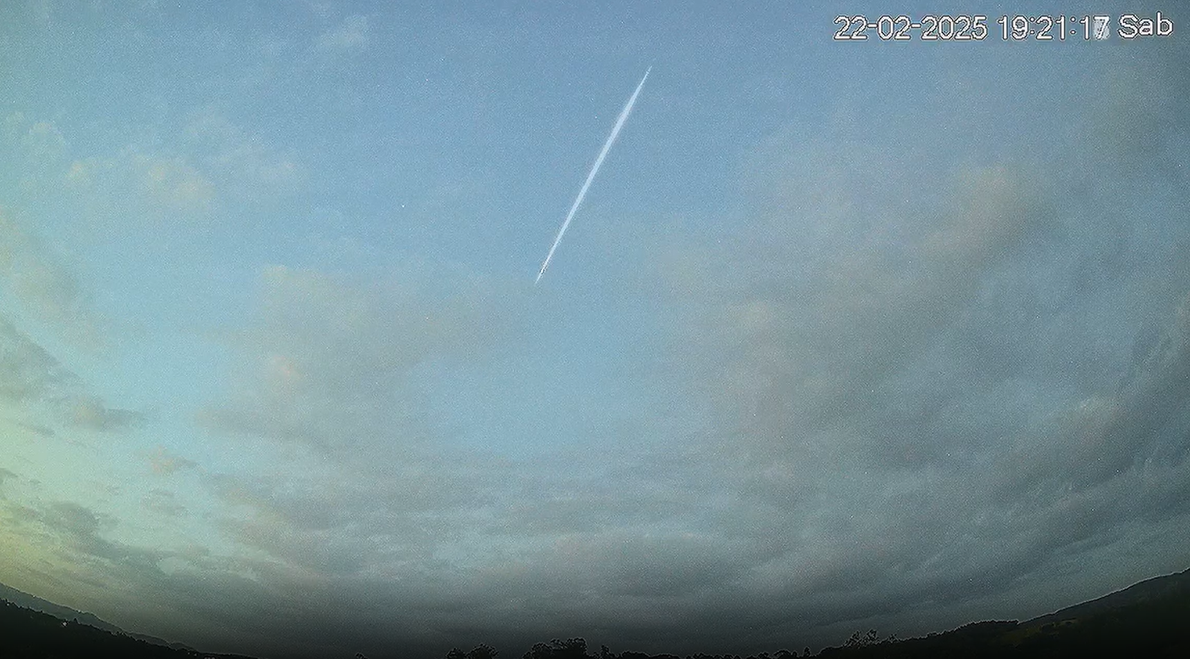Meteoro fireball é registrado durante o dia em Taquara por câmeras do Observatório Heller & Jung