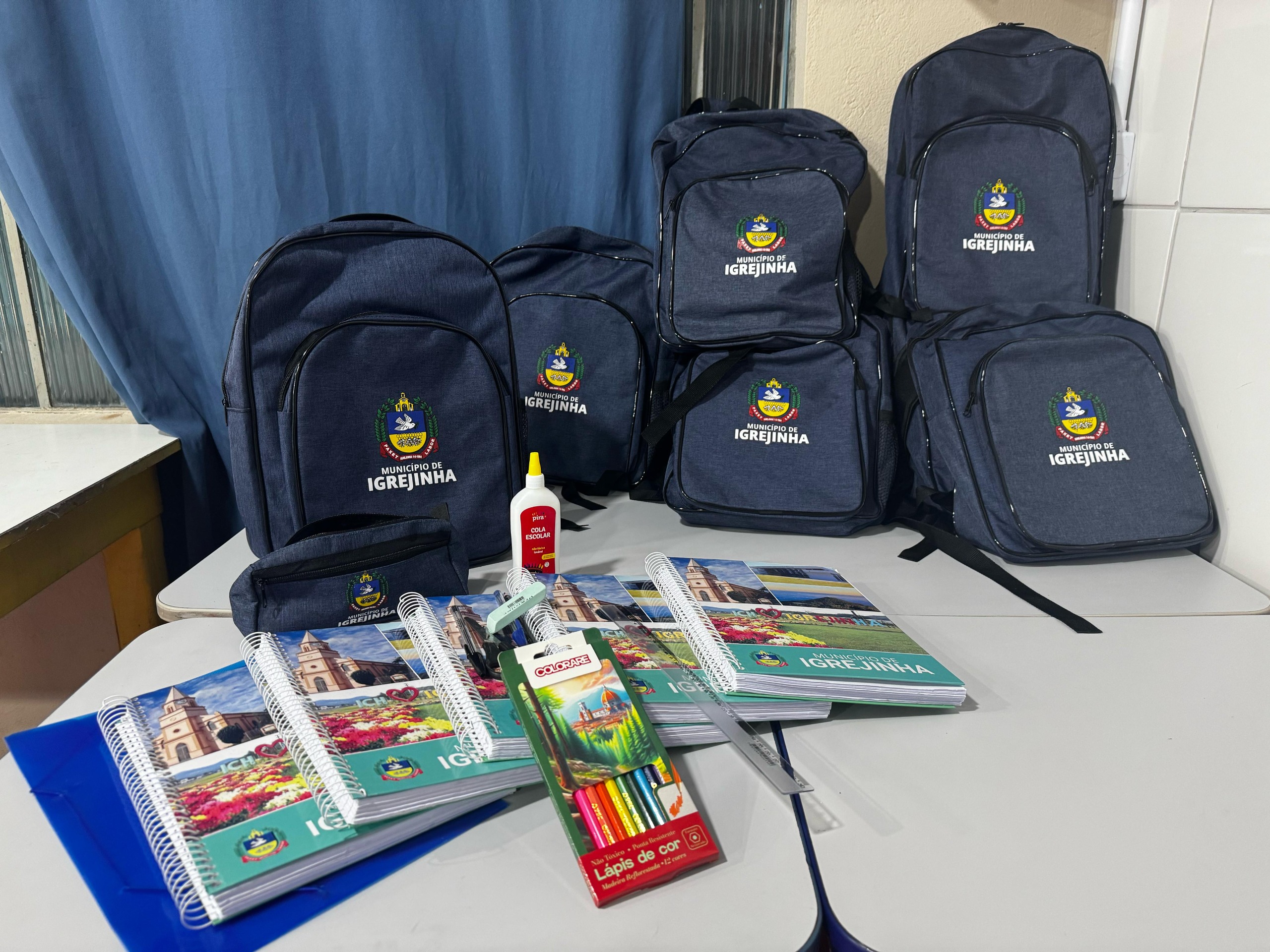 Mais de três mil kits de materiais escolares são entregues em Igrejinha