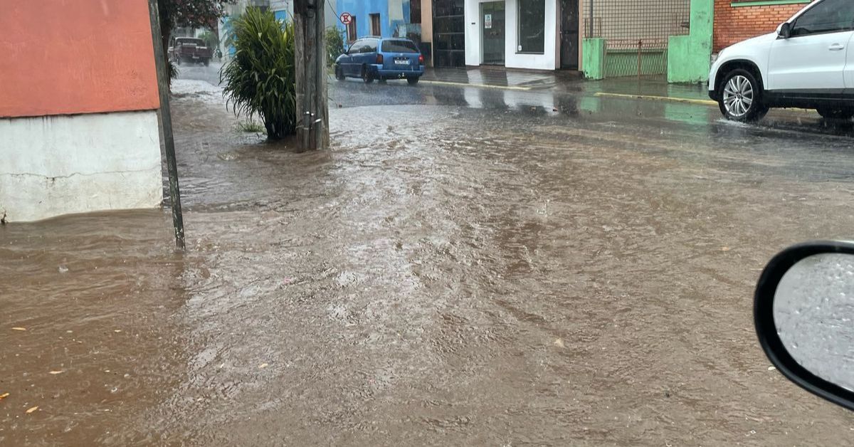 Chuva causa alagamentos em Taquara e provoca queda nas temperaturas
