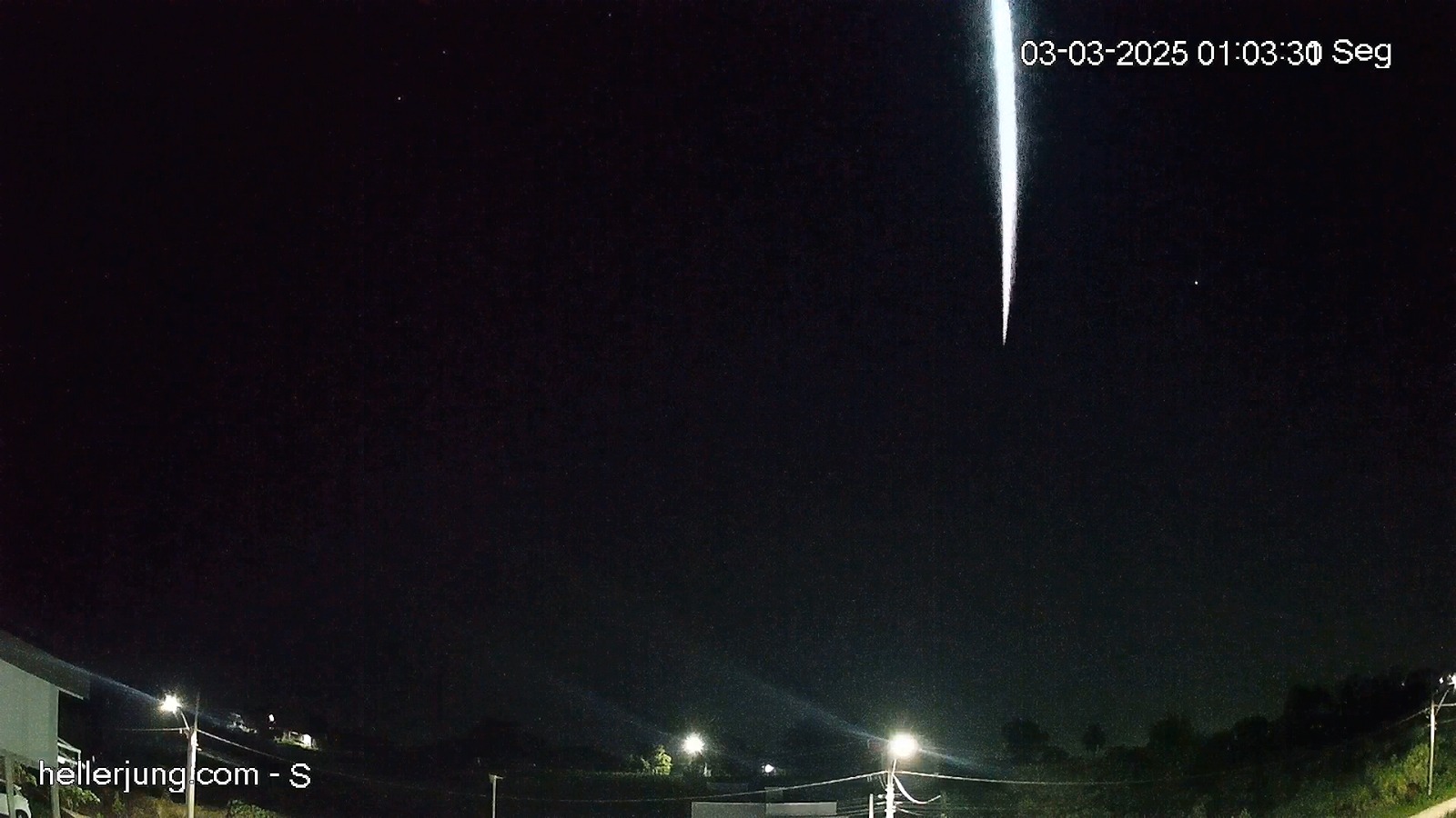 Meteoro de grande magnitude é registrado sobre a Lagoa dos Patos