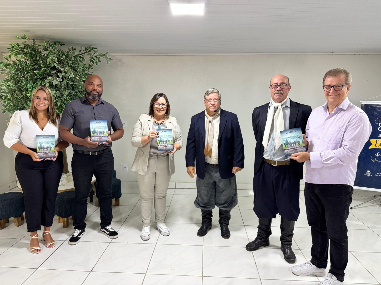 Livro sobre história do tropeirismo na região é lançado em Taquara