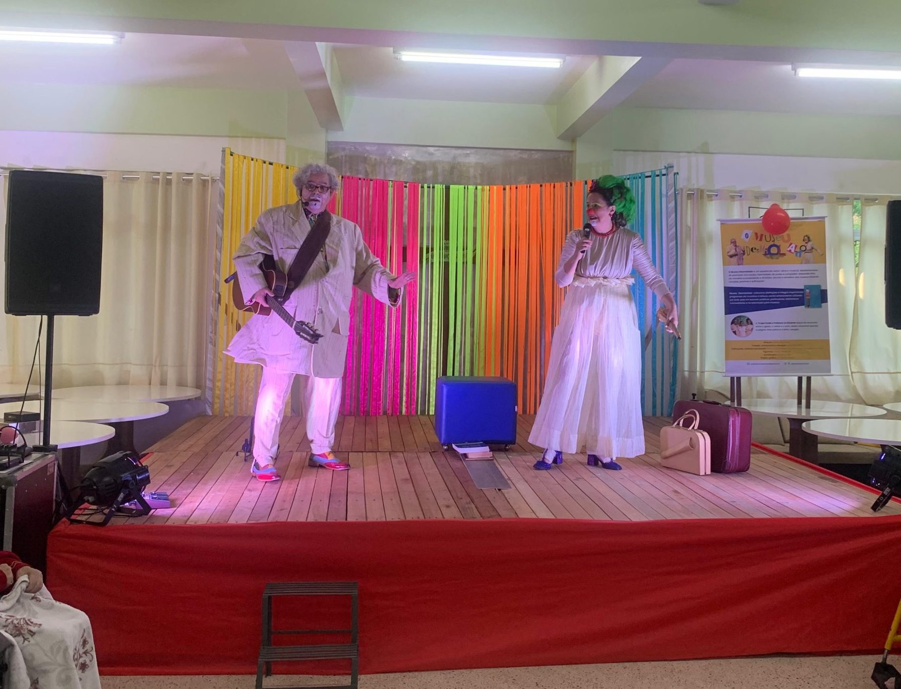 Idosos do Lar Oase tiveram dia de diversão com sarau e teatro