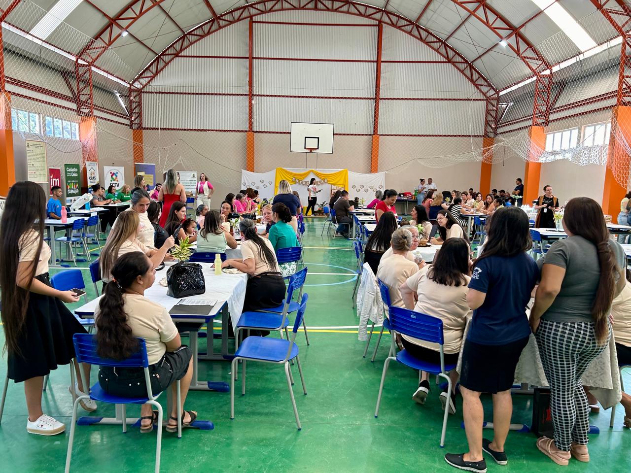 Dezenas de mulheres participam de evento destinado aos grupos de convivência do interior de Taquara