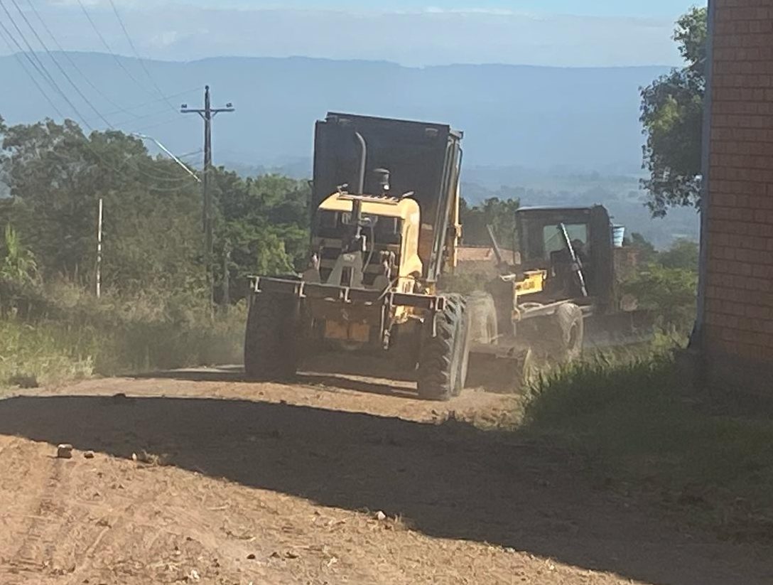 Secretaria de Obras e Serviços de Taquara realiza patrolamento e ensaibramento no Figueirão