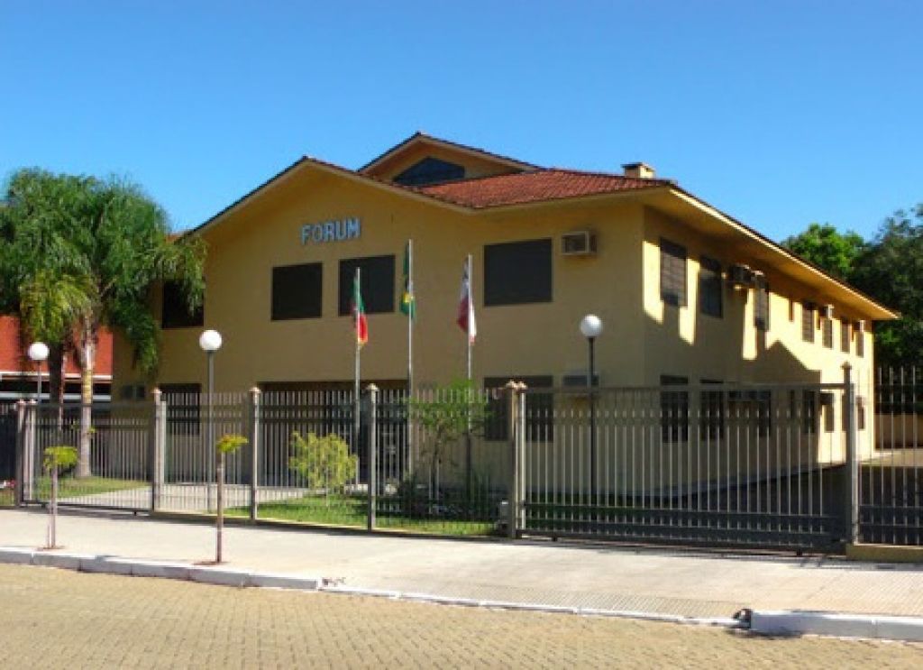 Homem é condenado a 30 anos de prisão por feminicídio em Três Coroas