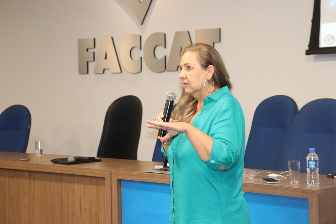 Faccat promove semana de qualificação para docentes com foco na Tecno-Humanidade