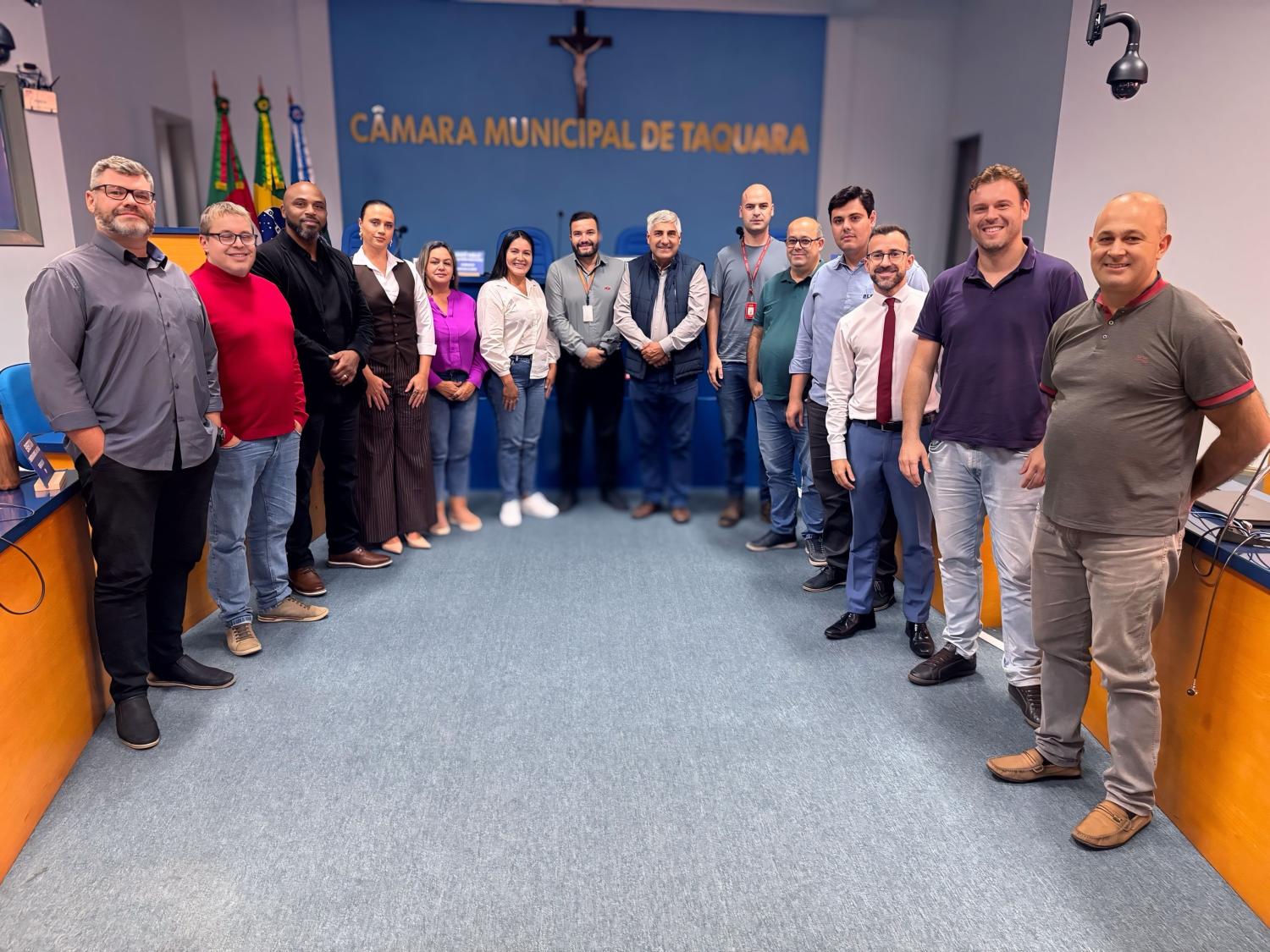 Câmara de Taquara discute projeto sobre organização da fiação aérea com provedores de internet