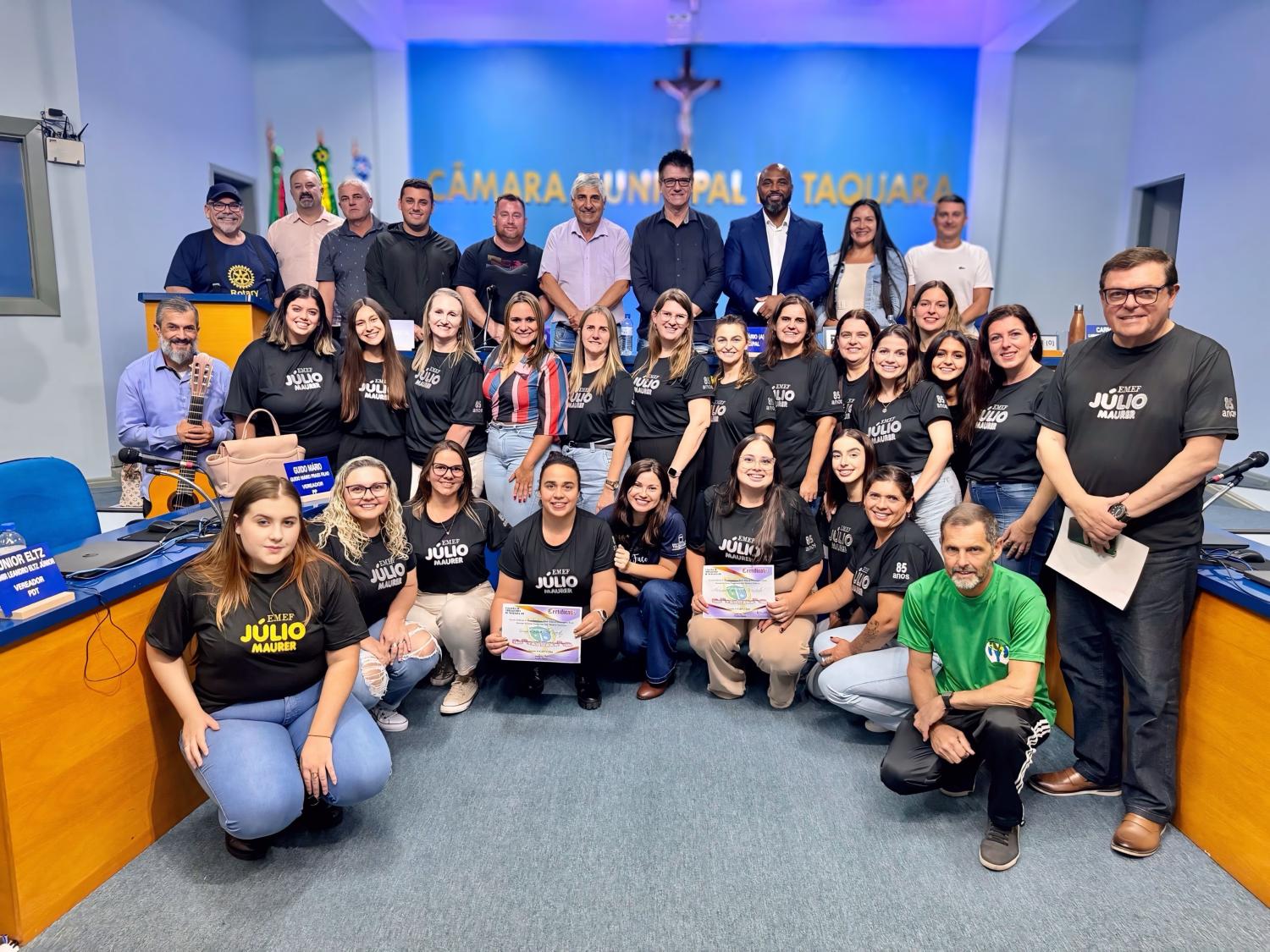 Câmara de Taquara realiza sessão solene pelos 85 anos da Escola Júlio Maurer