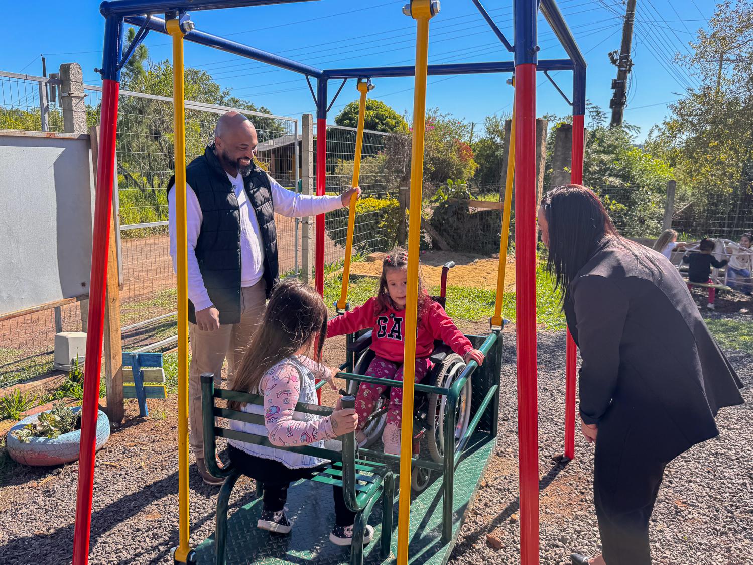 Primeiro playground adaptado de Taquara é disponibilizado na Escola Caramuru