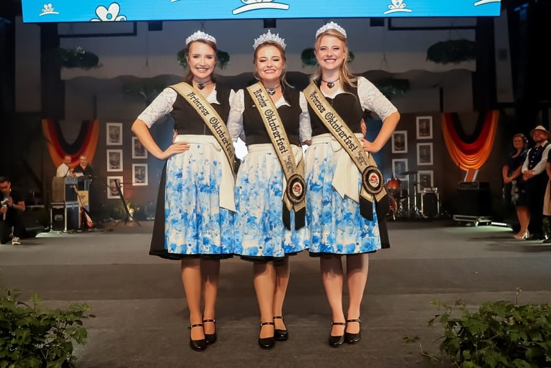 Eleitas as soberanas da 36ª Oktoberfest de Igrejinha