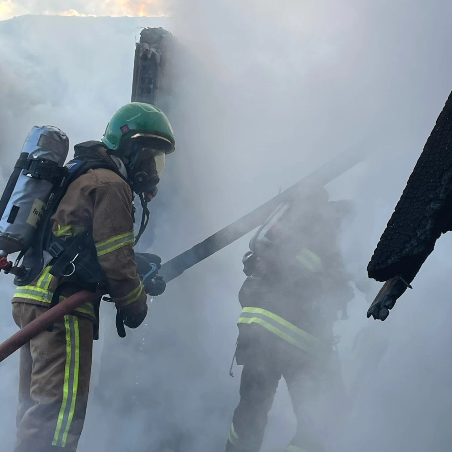 Bombeiros de Rolante salvam casas vizinhas à incêndio no interior