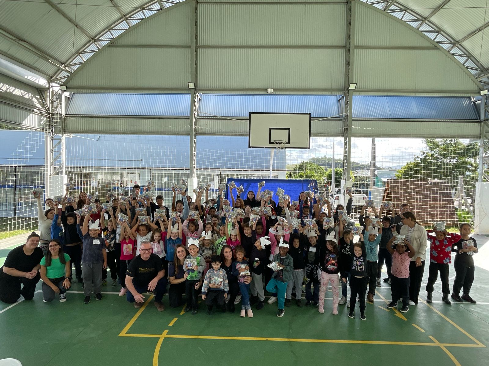 Campanha Páscoa Feliz da CDL entrega quase mil ninhos para crianças e idosos em Igrejinha e Três Coroas