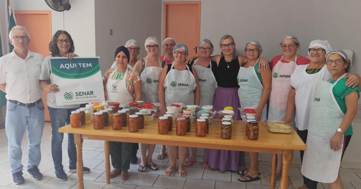 Curso de processamento de frutas movimenta o Centro do Idoso em Riozinho