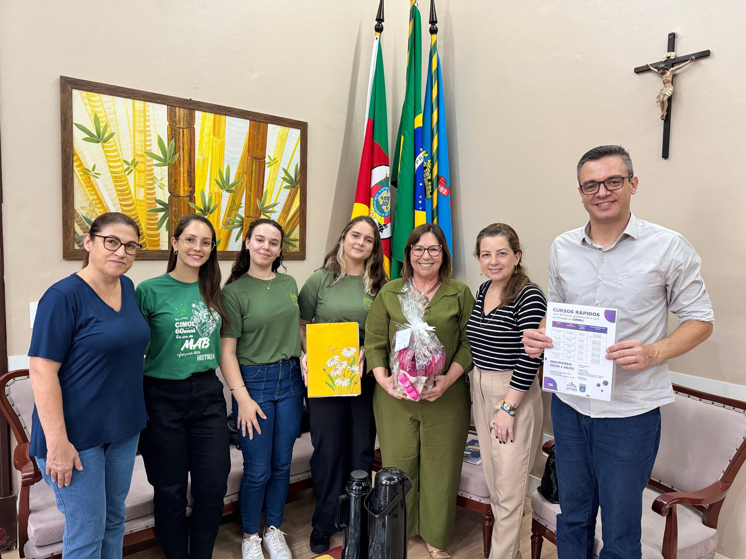 Alunas do Cimol de Taquara recebem credencial para participar de feira nacional no Ceará