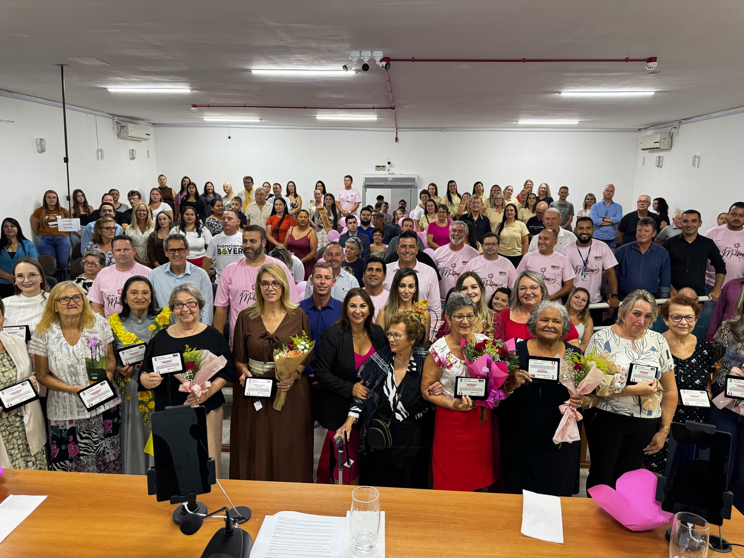 Vereadores de Parobé prestaram homenagens no Mês da Mulher