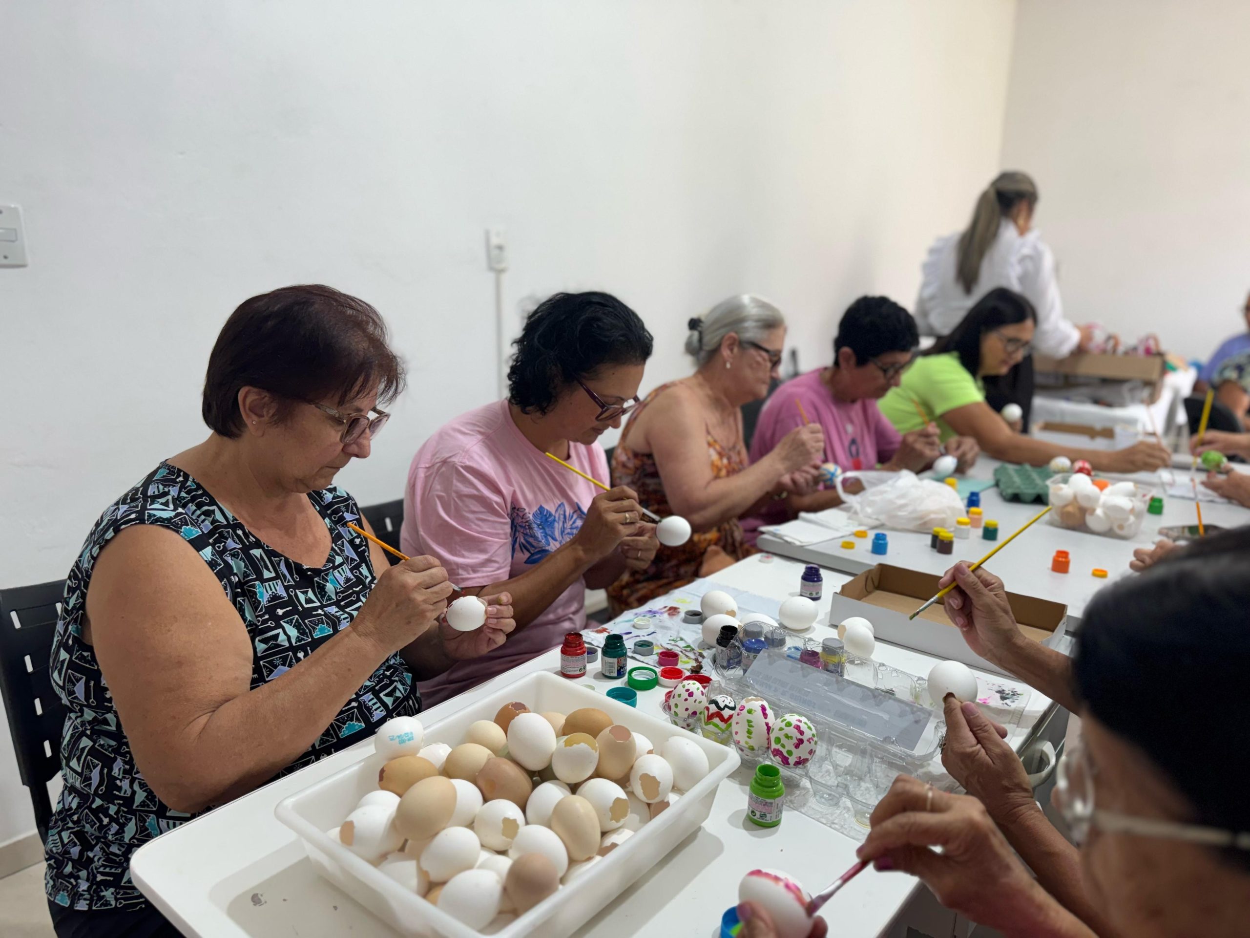 Grupos de Hiperdia das UBSs preparam enfeites de Páscoa para Parobé