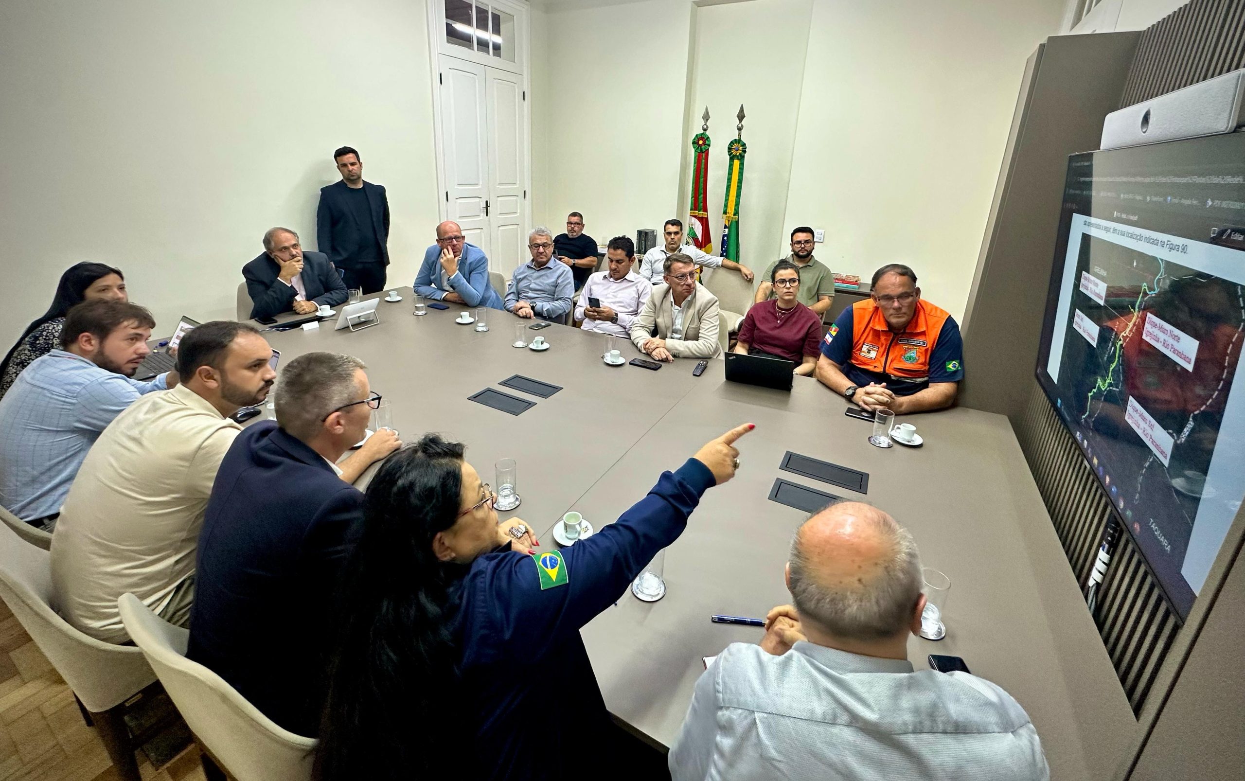 Deputado Joel e prefeitos reúnem-se com o Governo do Estado sobre Sistema de Proteção de Cheias