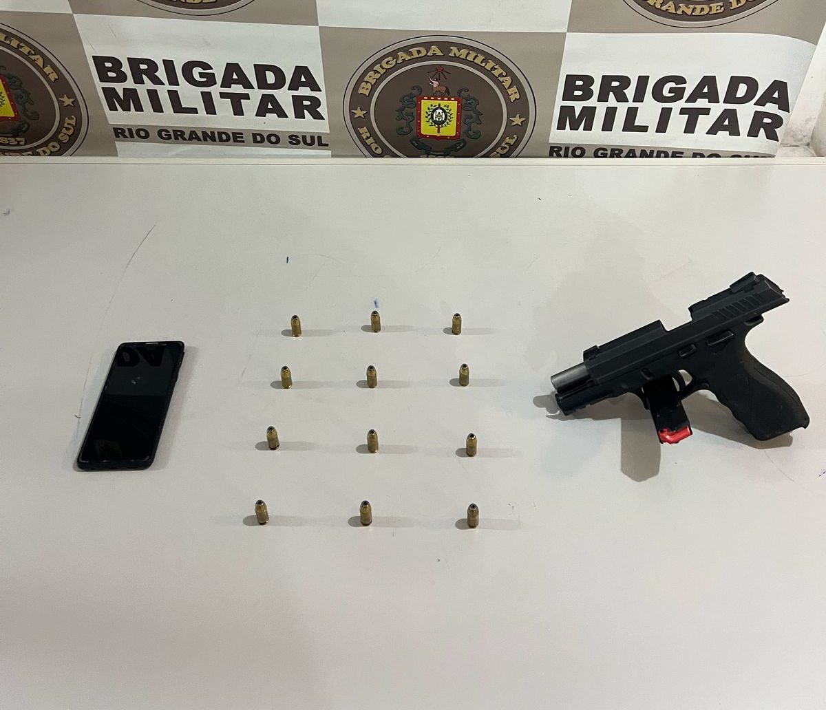 Casal é preso com arma de fogo ilegal em Rolante