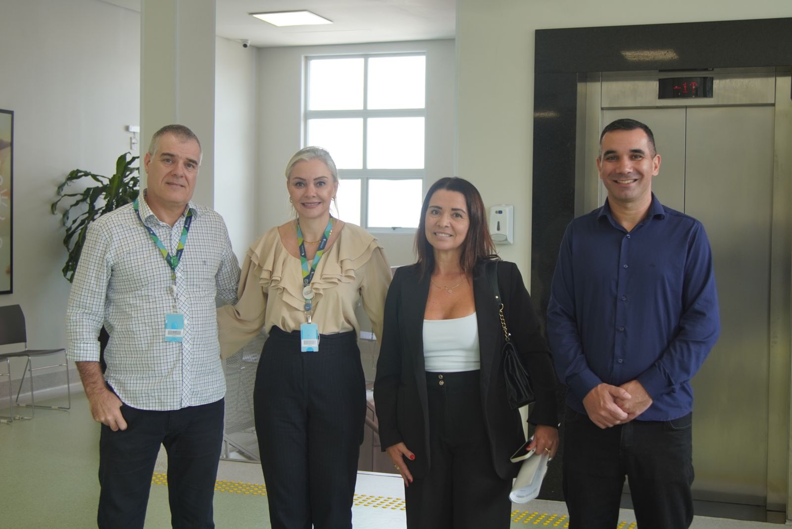 Prefeito de Parobé visita Hospital Veterinário Feevale para discutir parcerias