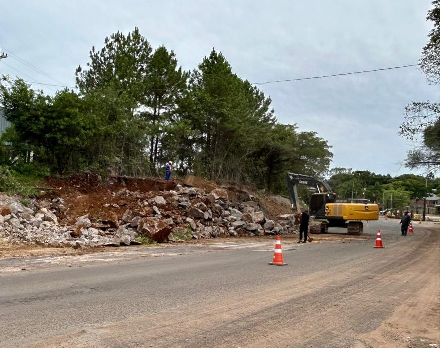 Prefeitura de Taquara dá início a retirada de rochas na ERS-020