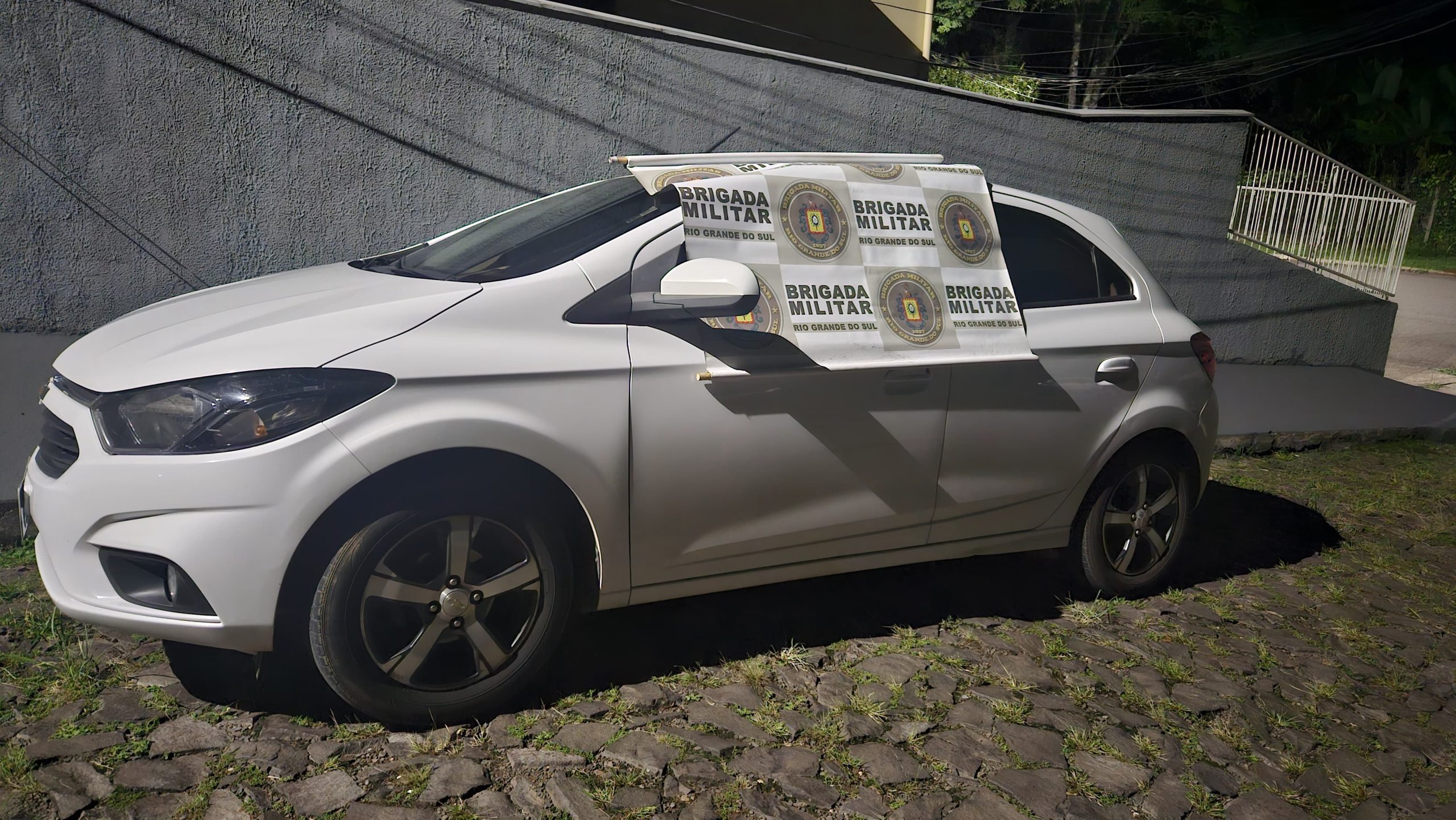 Brigada recupera no interior de Parobé veículo roubado em Novo Hamburgo