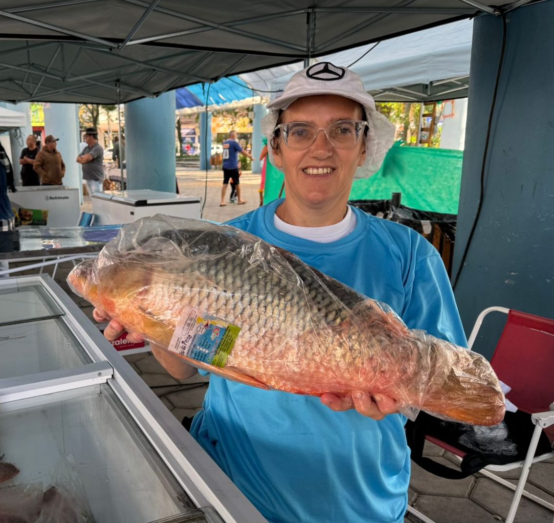 Feira do Peixe de Parobé 2025 supera expectativas e comercializa cerca de 5,5 toneladas de peixe