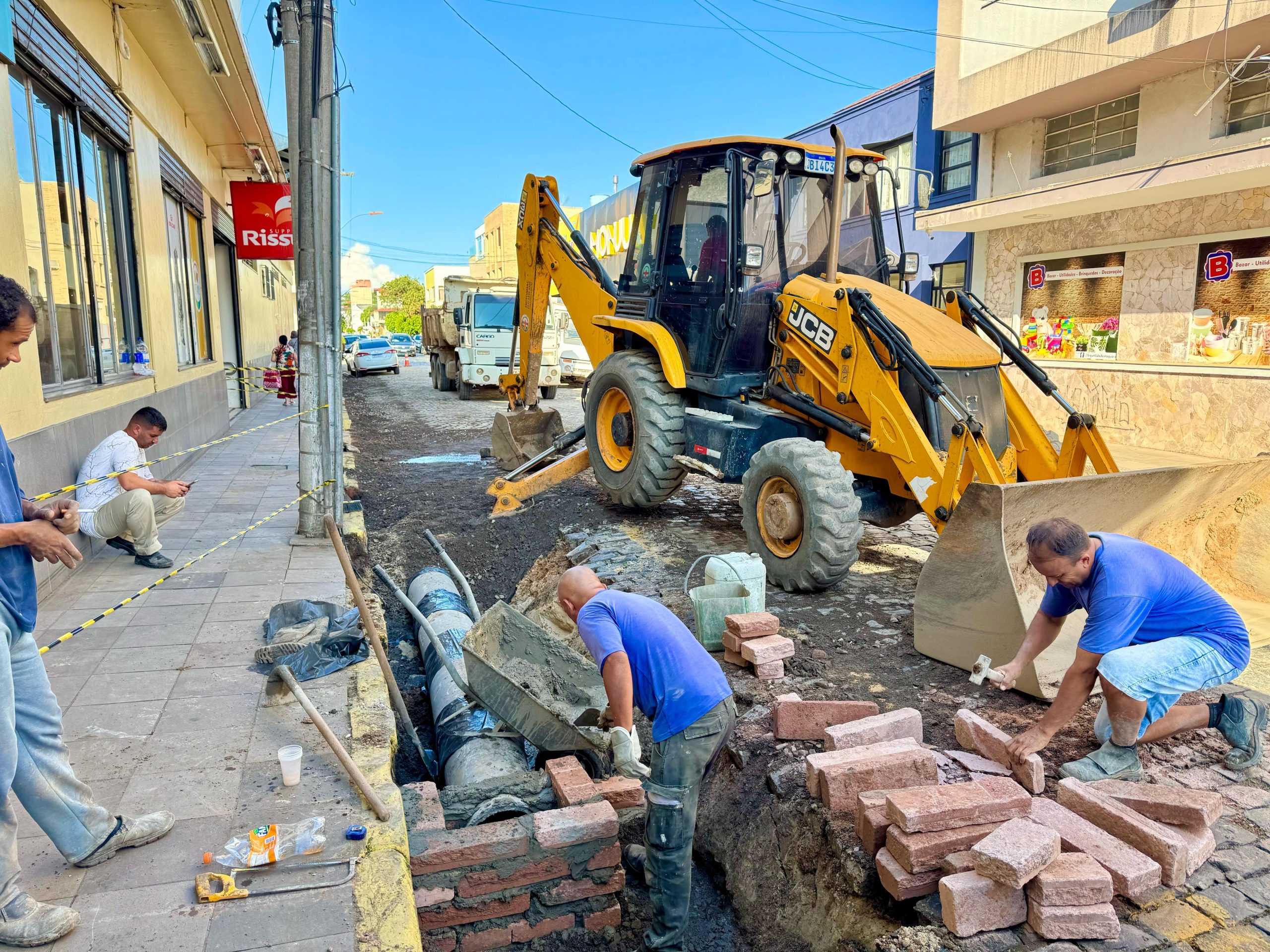Secretaria de Obras de Taquara realiza série de melhorias em estradas e infraestrutura urbana
