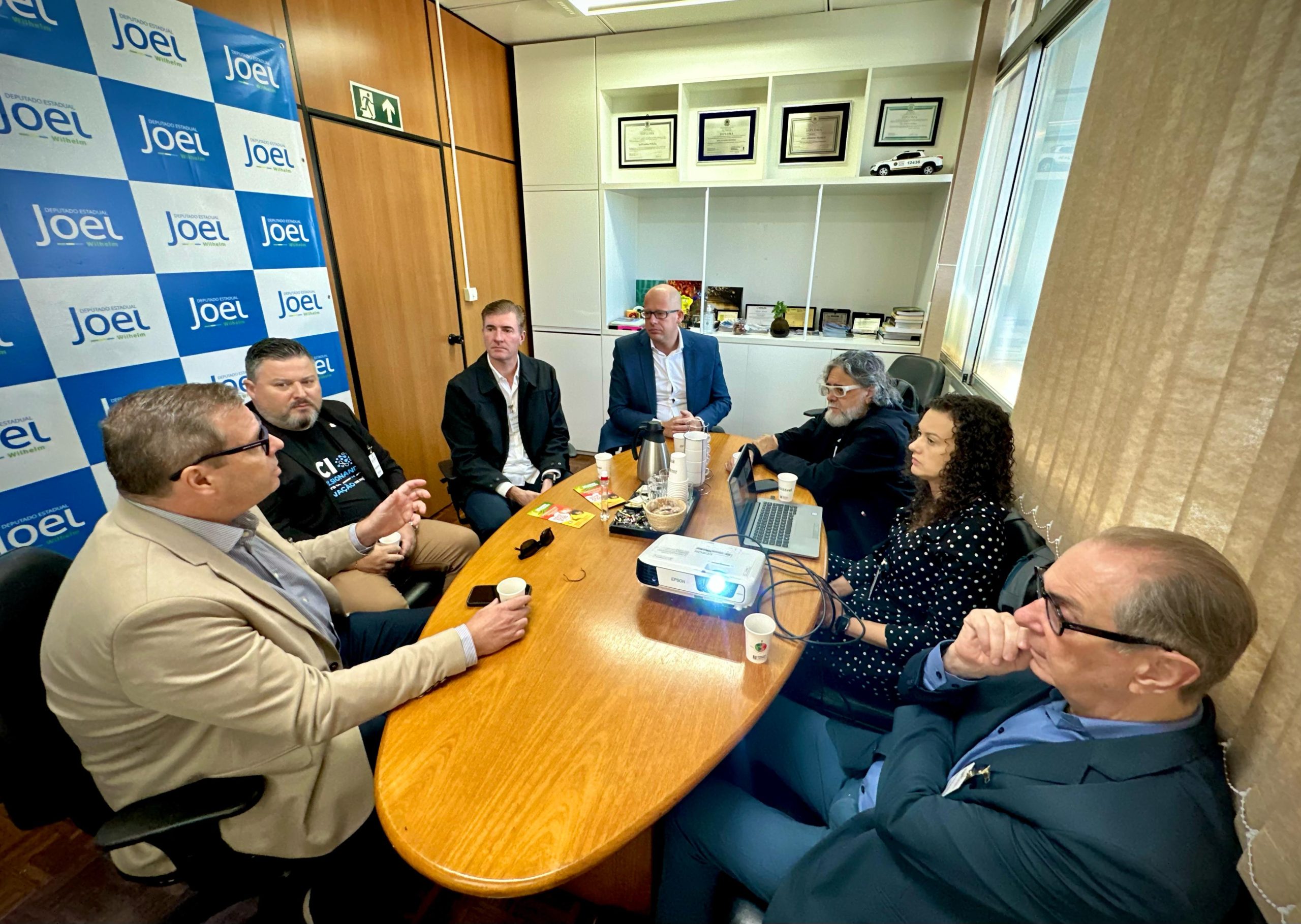 Joel participa de reunião para definir estratégia e expandir mercado calçadista nos Estados Unidos