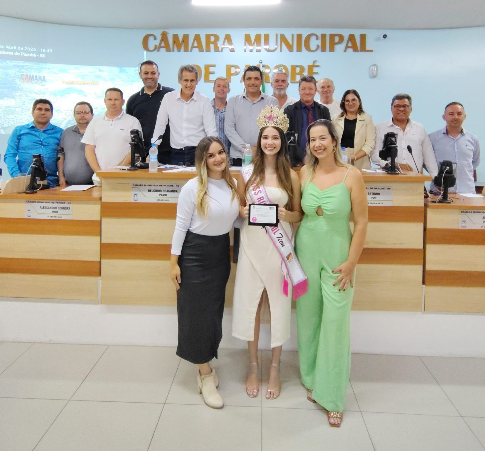 Câmara de Parobé faz homenagem a Miss Rio Grande do Sul Teen 2025
