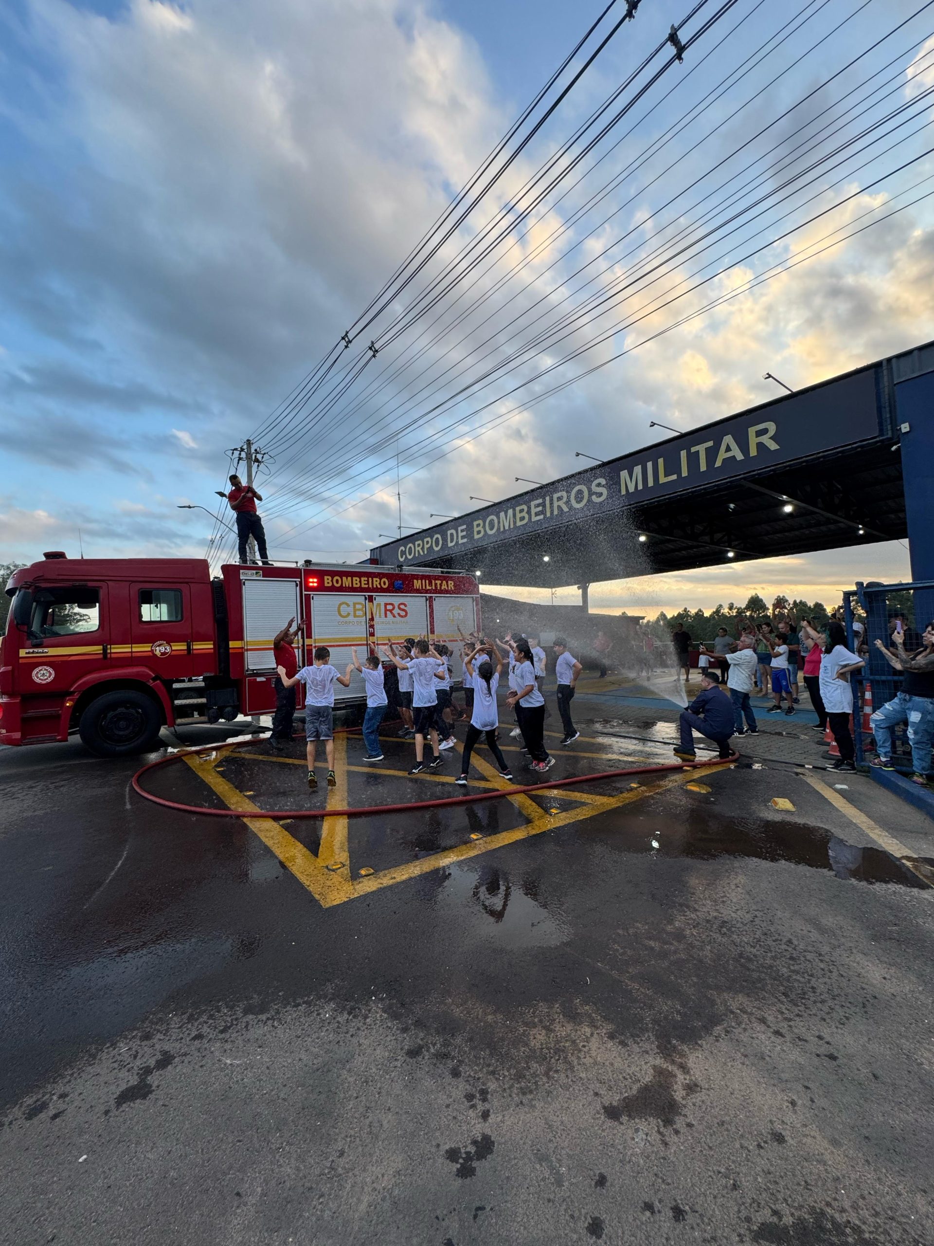 Projeto Bombeiros Mirins inicia instruções no quartel do Corpo de Bombeiros de Taquara
