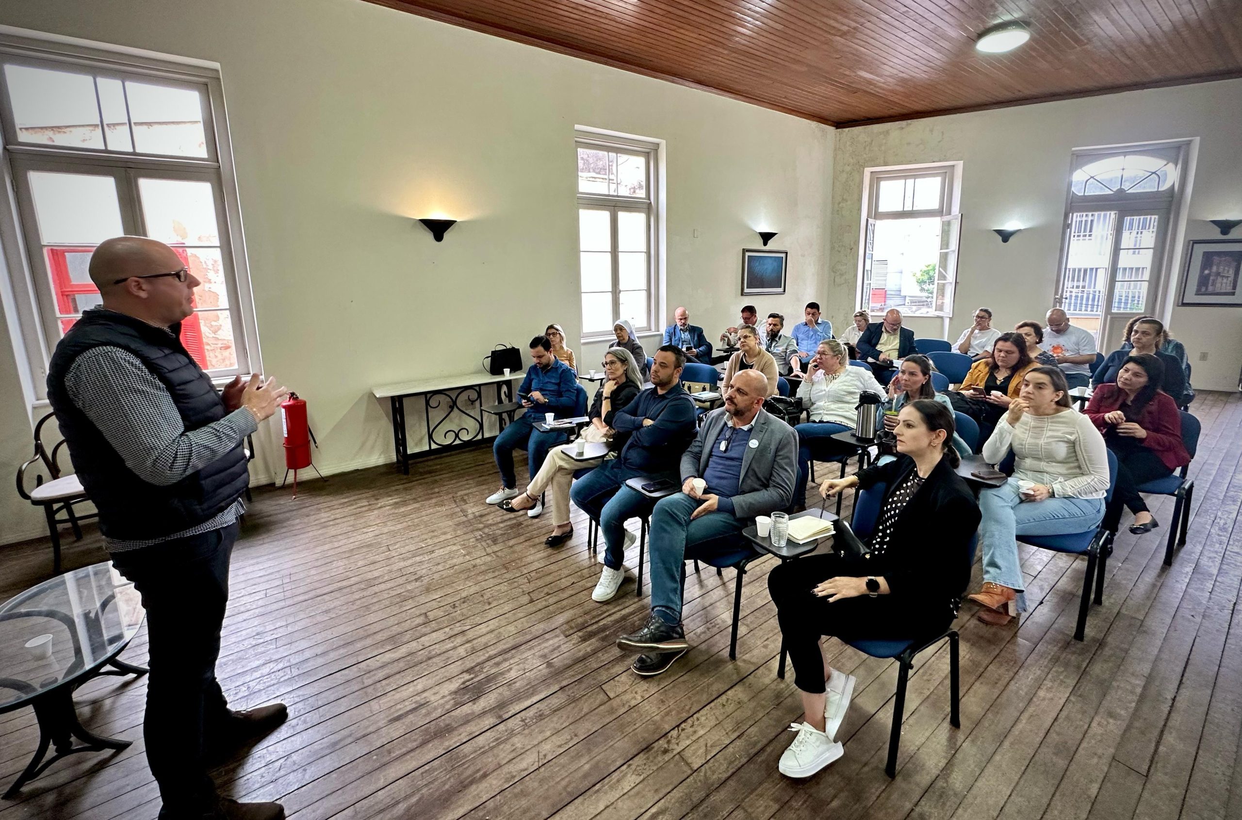 Deputado Joel e CICS - Vale do Paranhana promovem encontro de diretores hospitalares da região