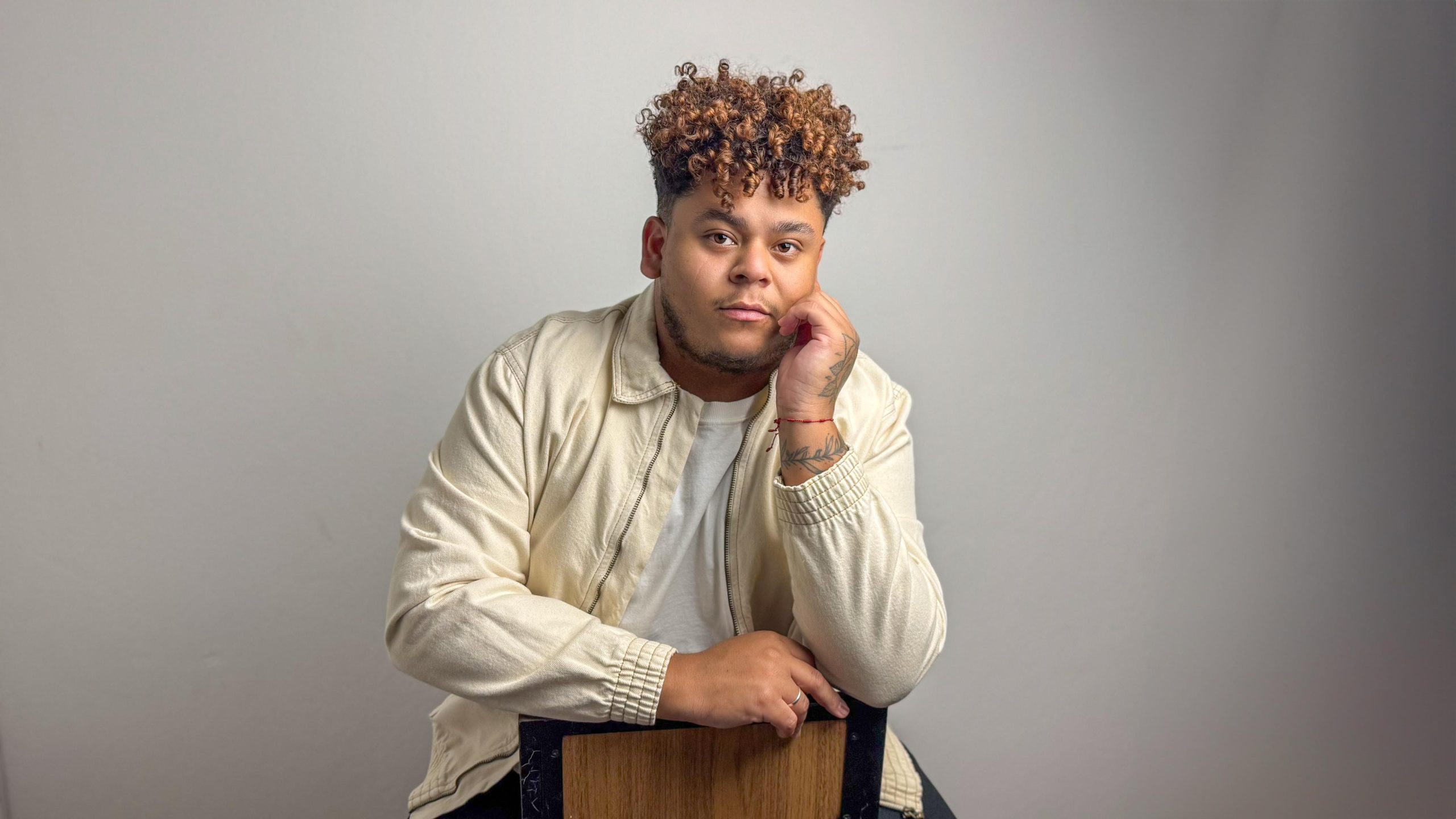 Brunno Pedrozo lança “Amor”, single sobre esperança e conexão em meio à solidão