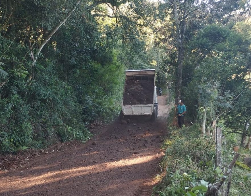 Prefeitura de Taquara recupera estrada entre Quarto Frio e Açoita Cavalo após desmoronamento