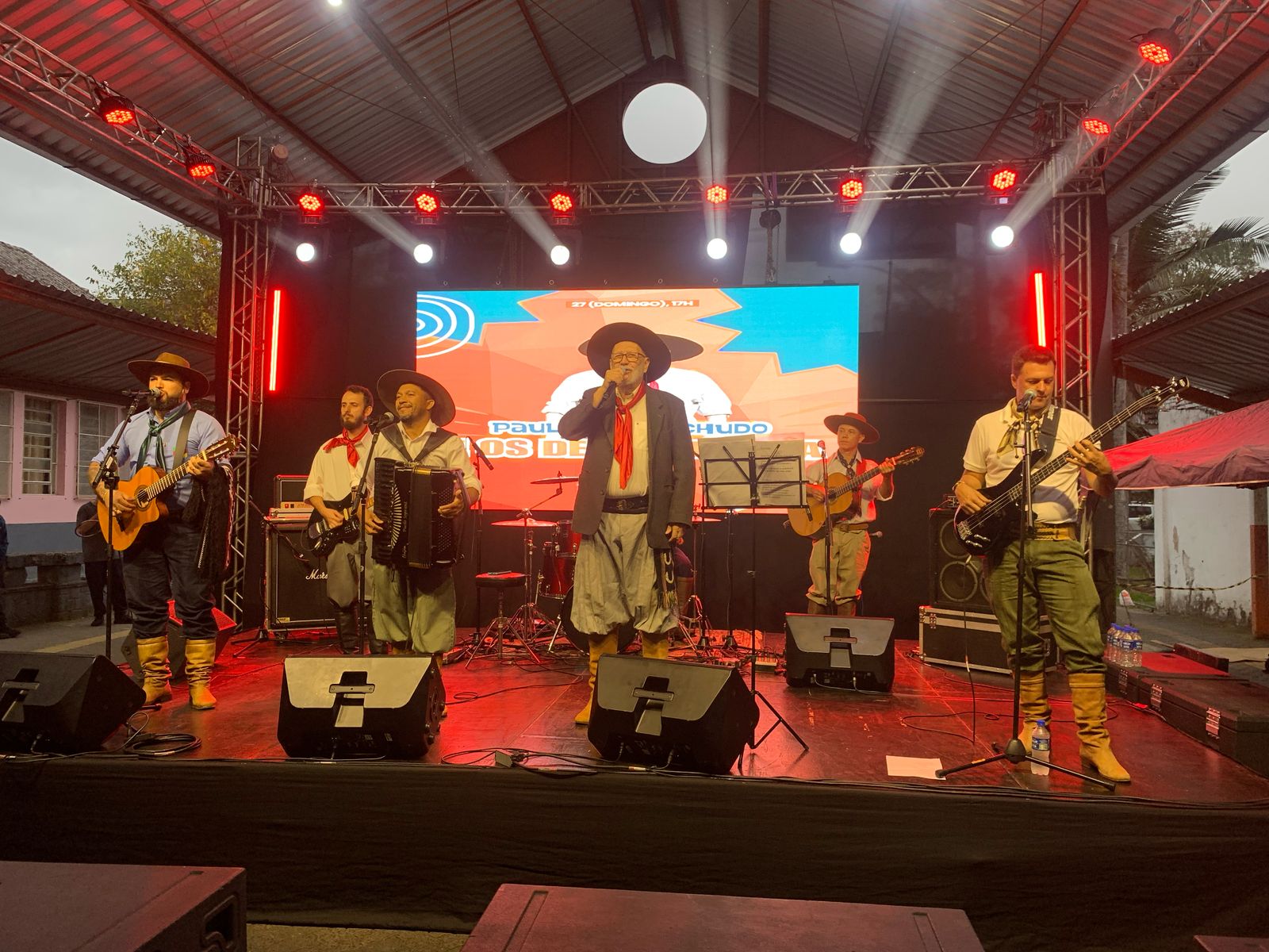 Paulo Bombachudo e os De Bombacha animam Taquara Fest e anunciam projetos para expandir a música gaúcha