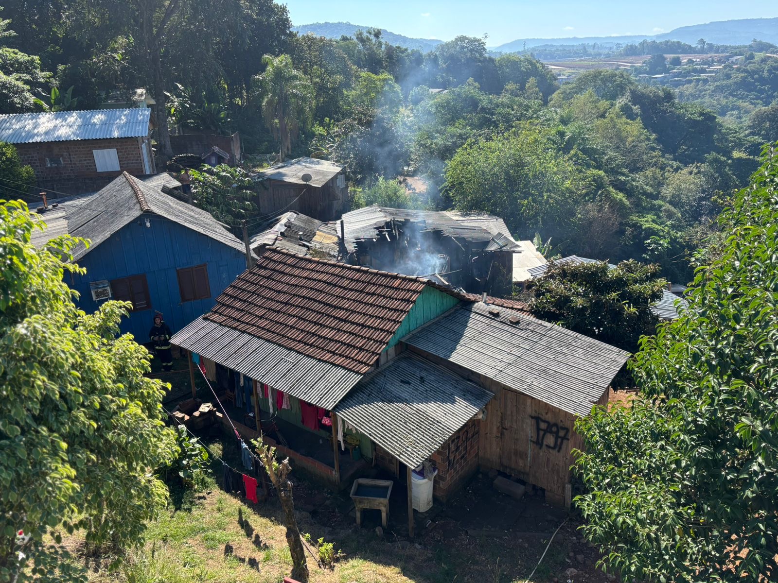 Incêndio destrói casa de madeira no bairro Sossego, em Igrejinha