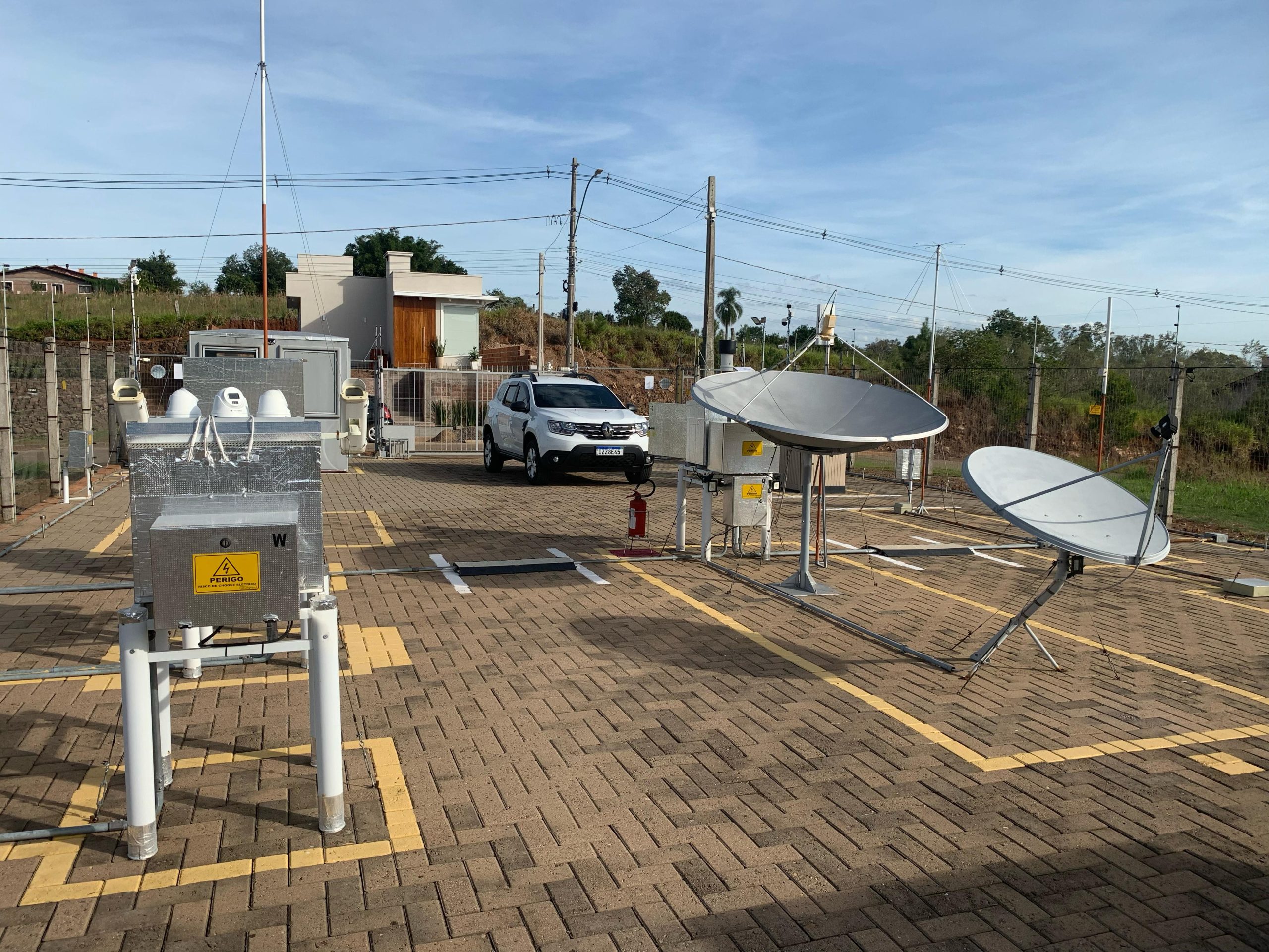 Entre raios e meteoros: observatório espacial registra fenômenos naturais no céu de Taquara