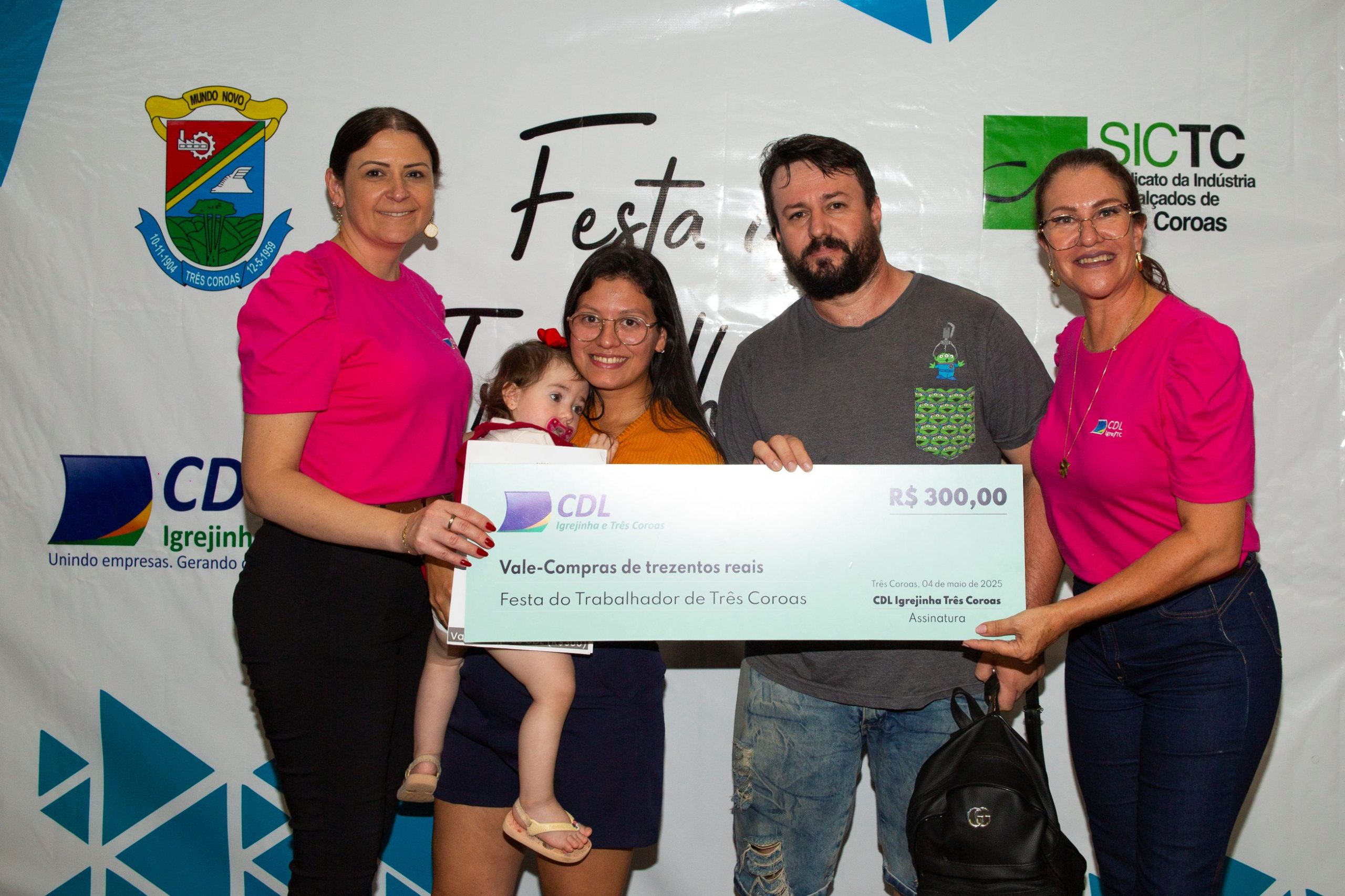 CDL doa R$ 9 mil em vales-compras para a Festa do Trabalhador em Três Coroas