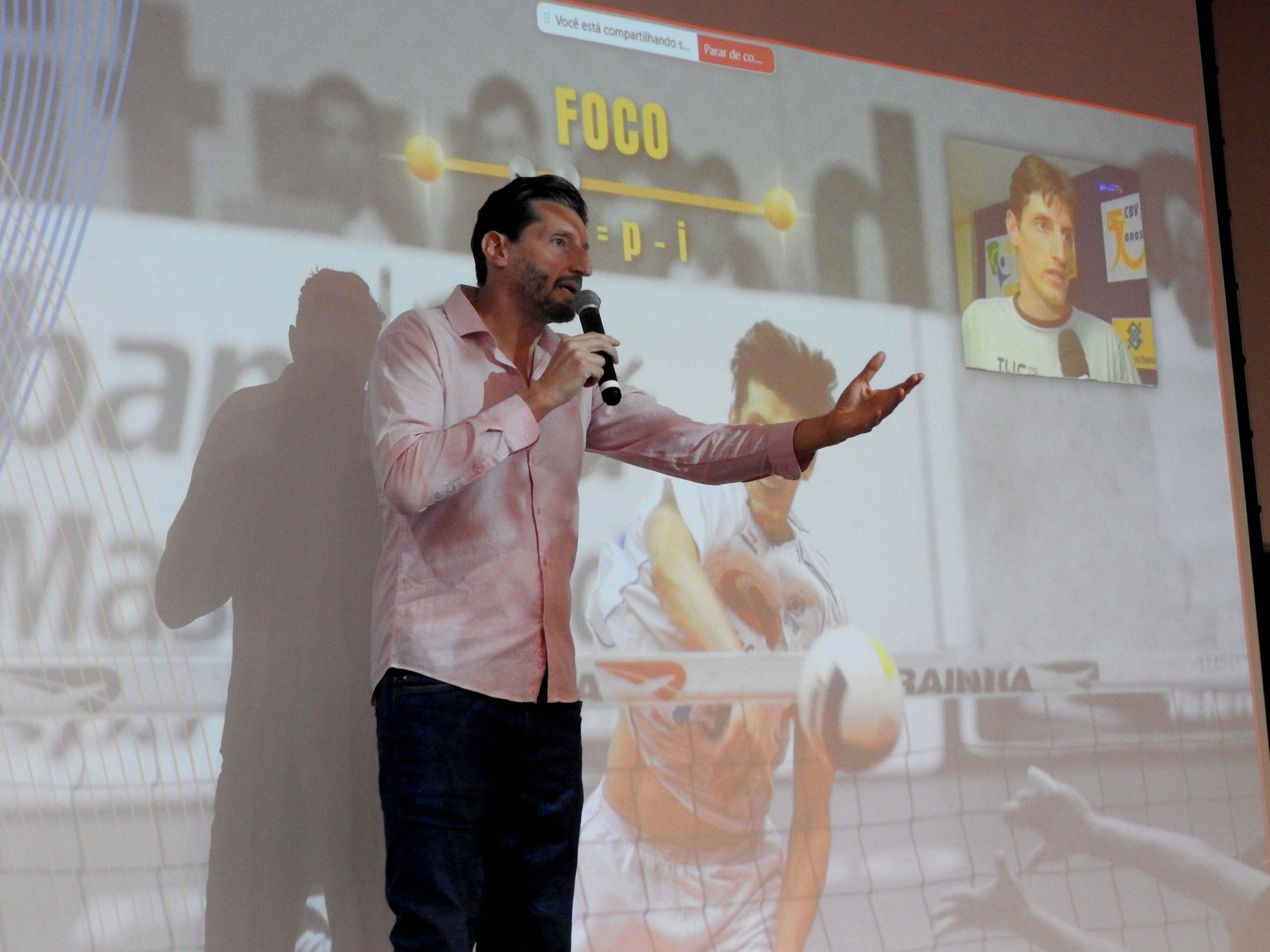 Conexão São João: Saber e Cuidar recebe Roberto Minuzzi, medalhista da Seleção Brasileira de Vôlei