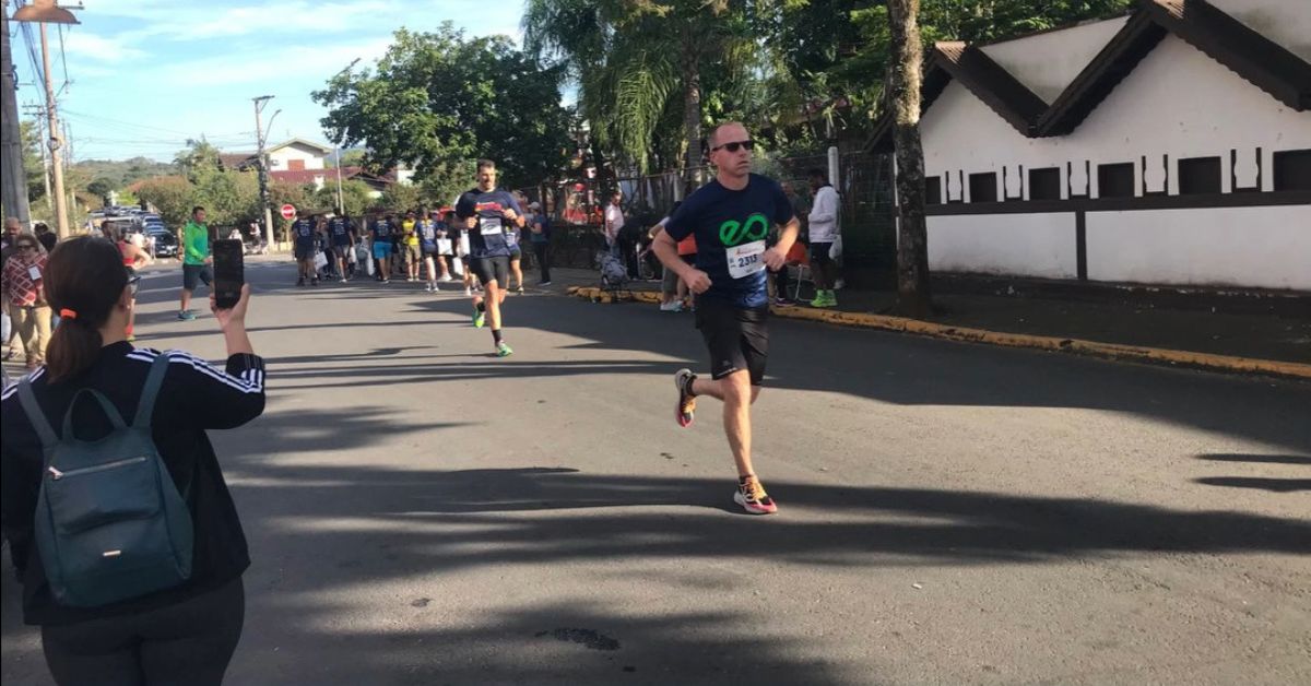 Mais de 900 corredores participam da Meia Maratona de Igrejinha, que reforça sua importância no esporte regional