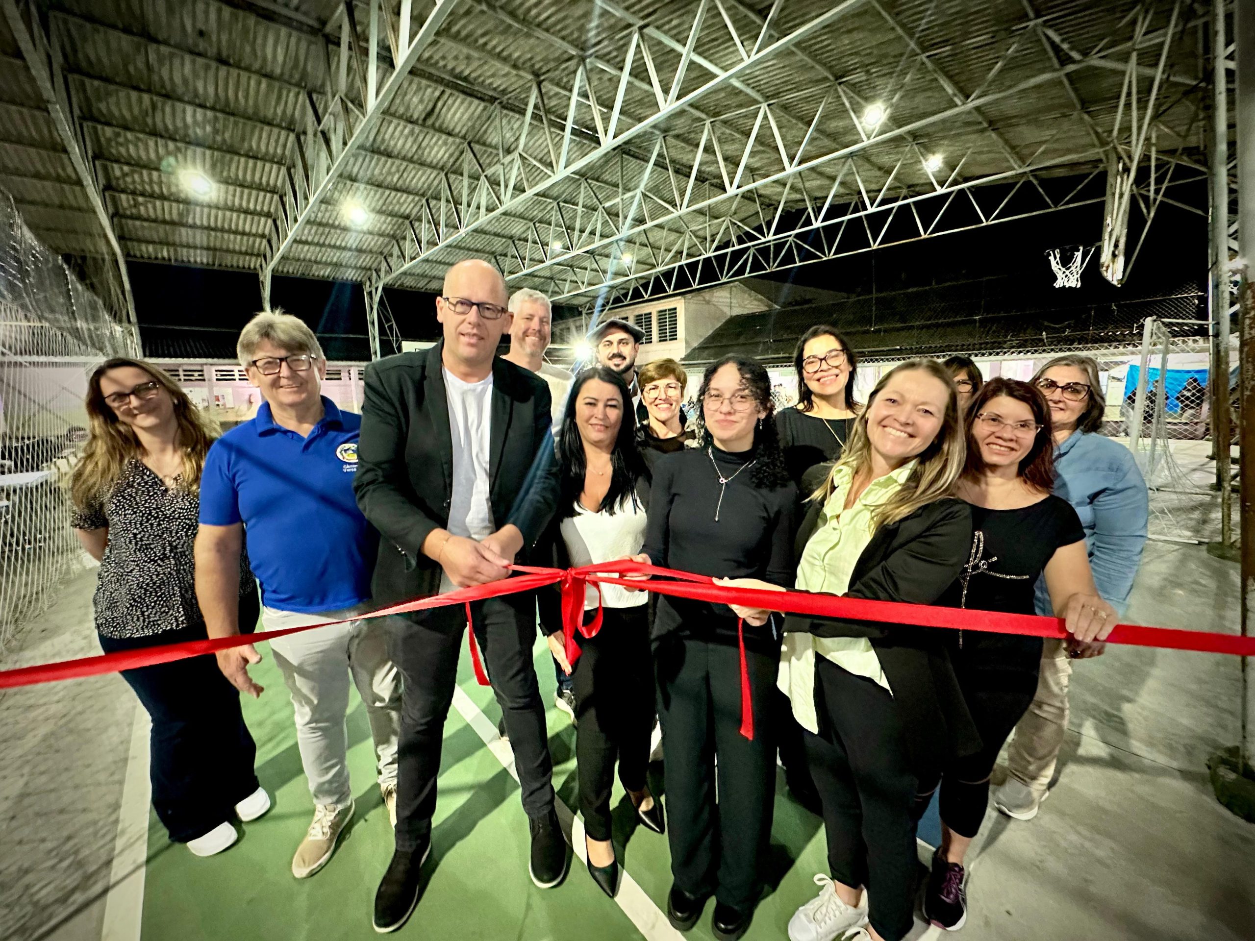 Quadra esportiva do Instituto Olívia Lahm Hirt é reinaugurada em Igrejinha